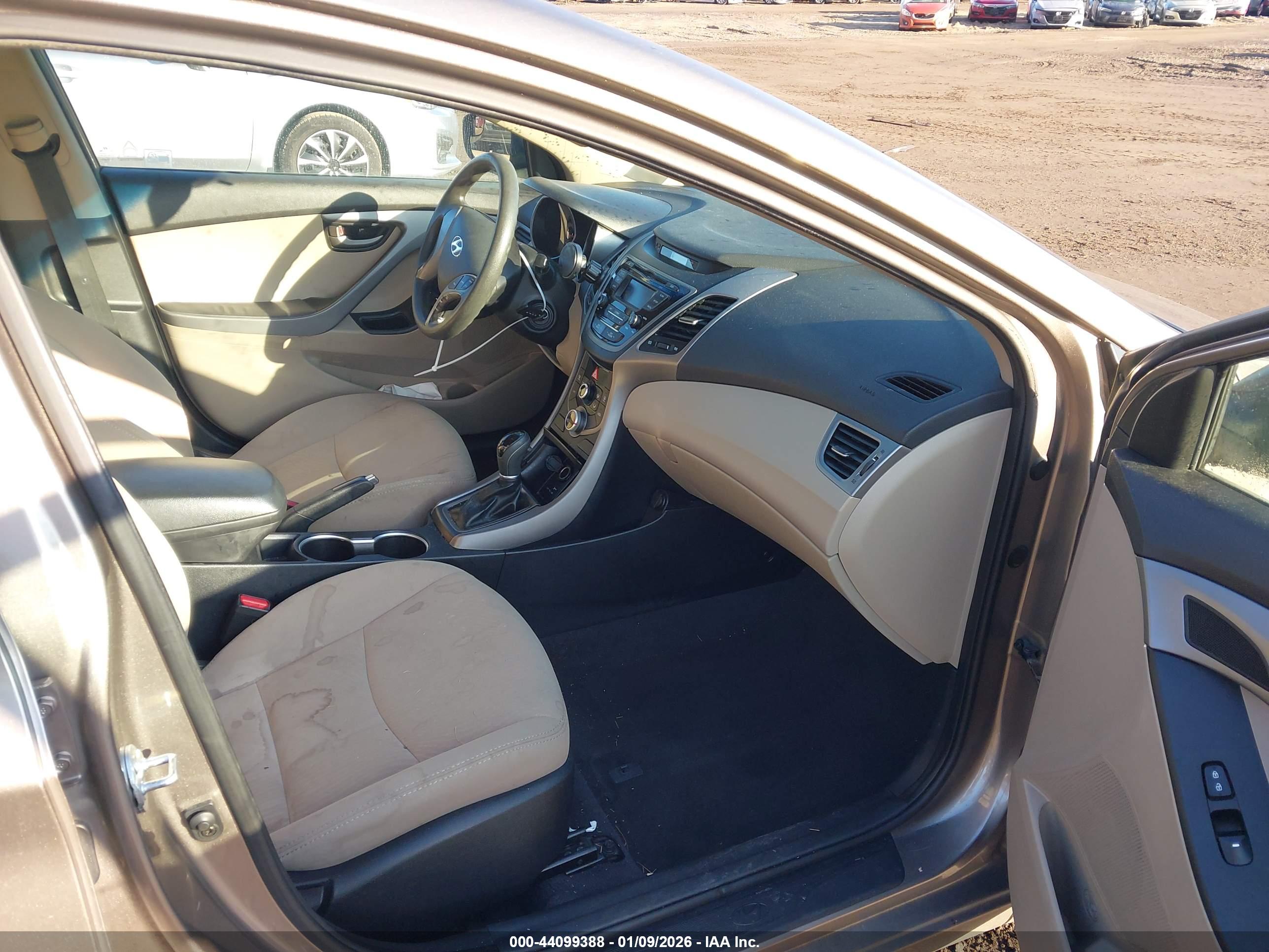 HYUNDAI ELANTRA image 5