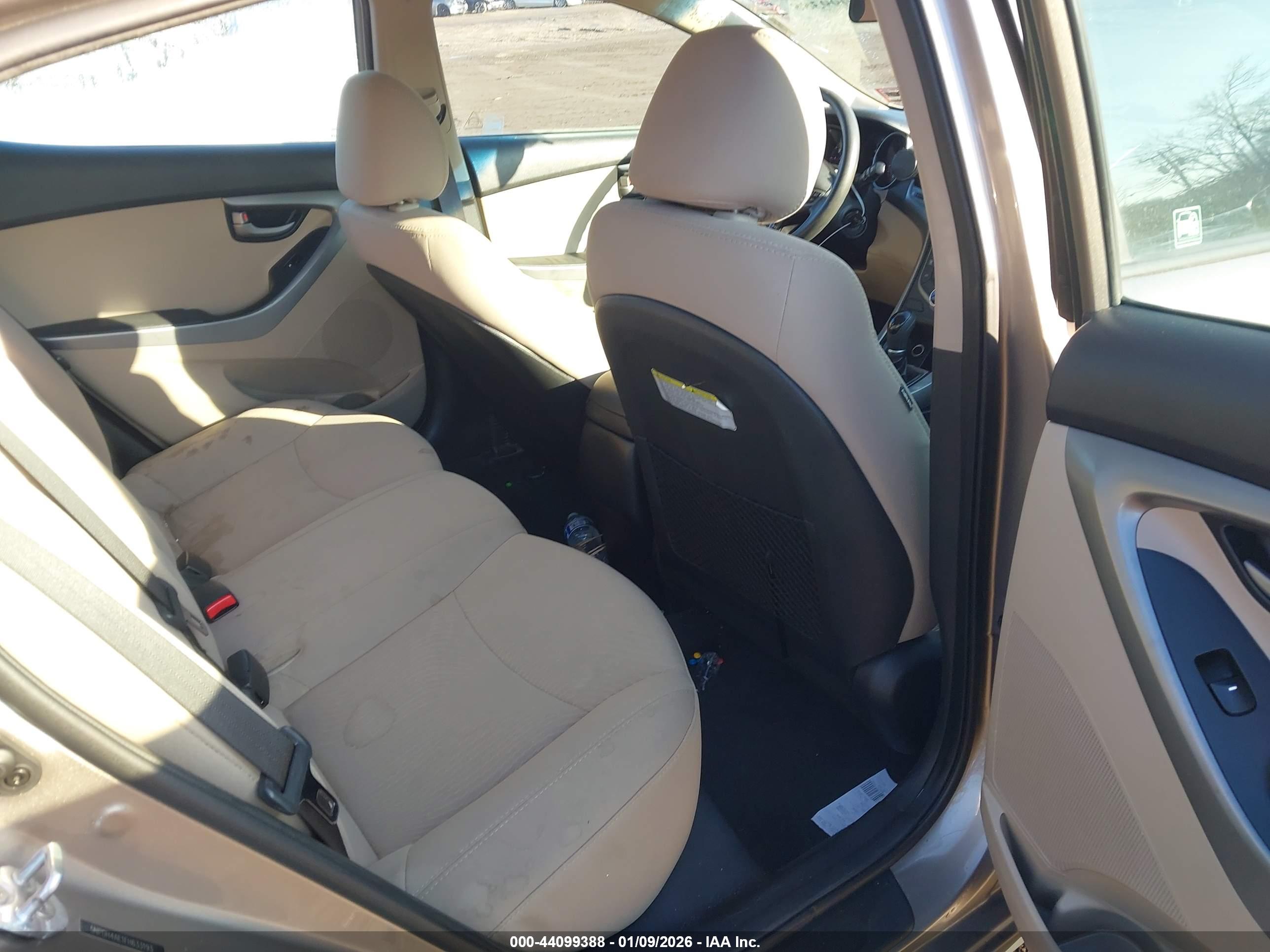 HYUNDAI ELANTRA image 8