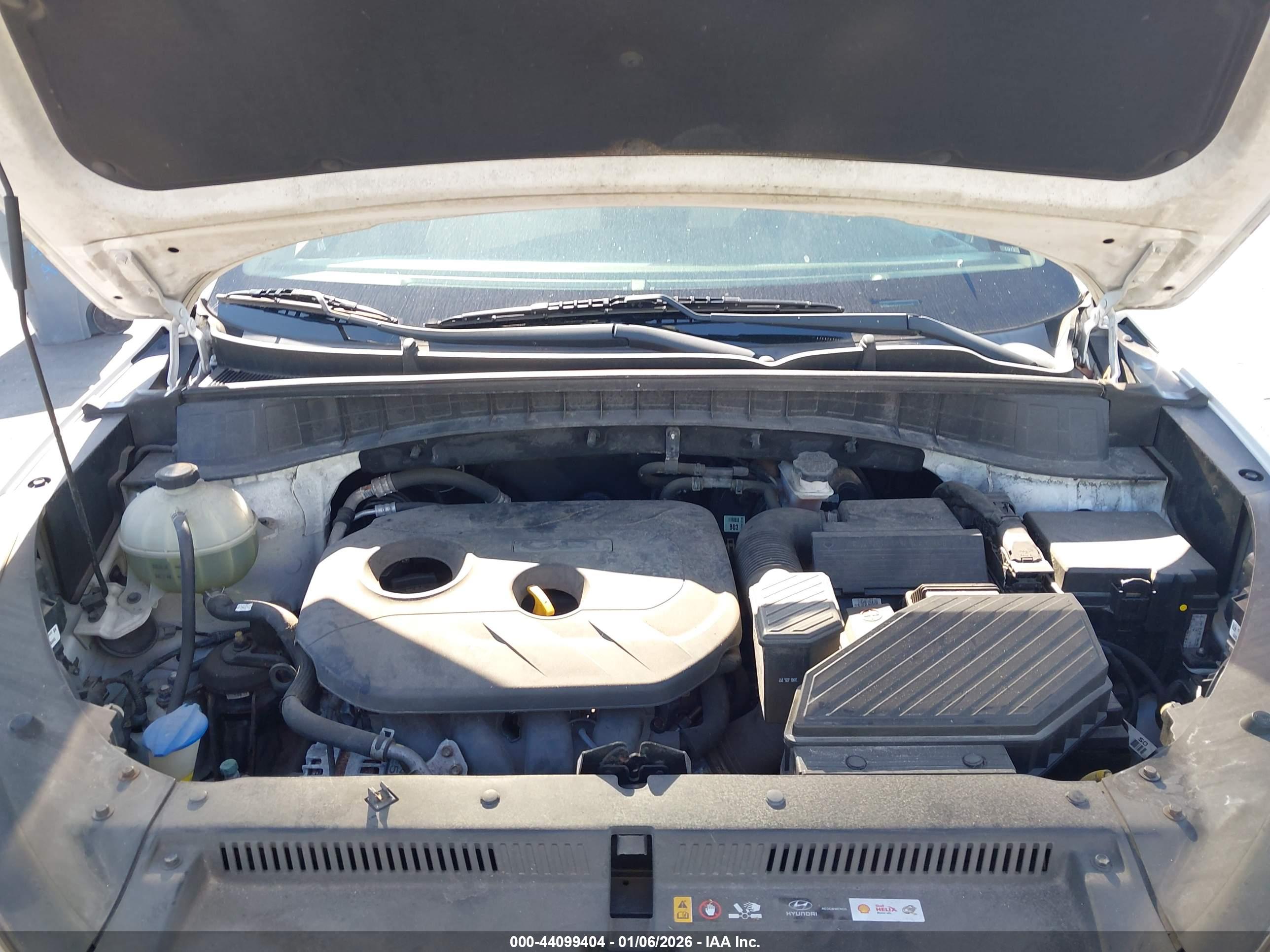 HYUNDAI TUCSON image 10