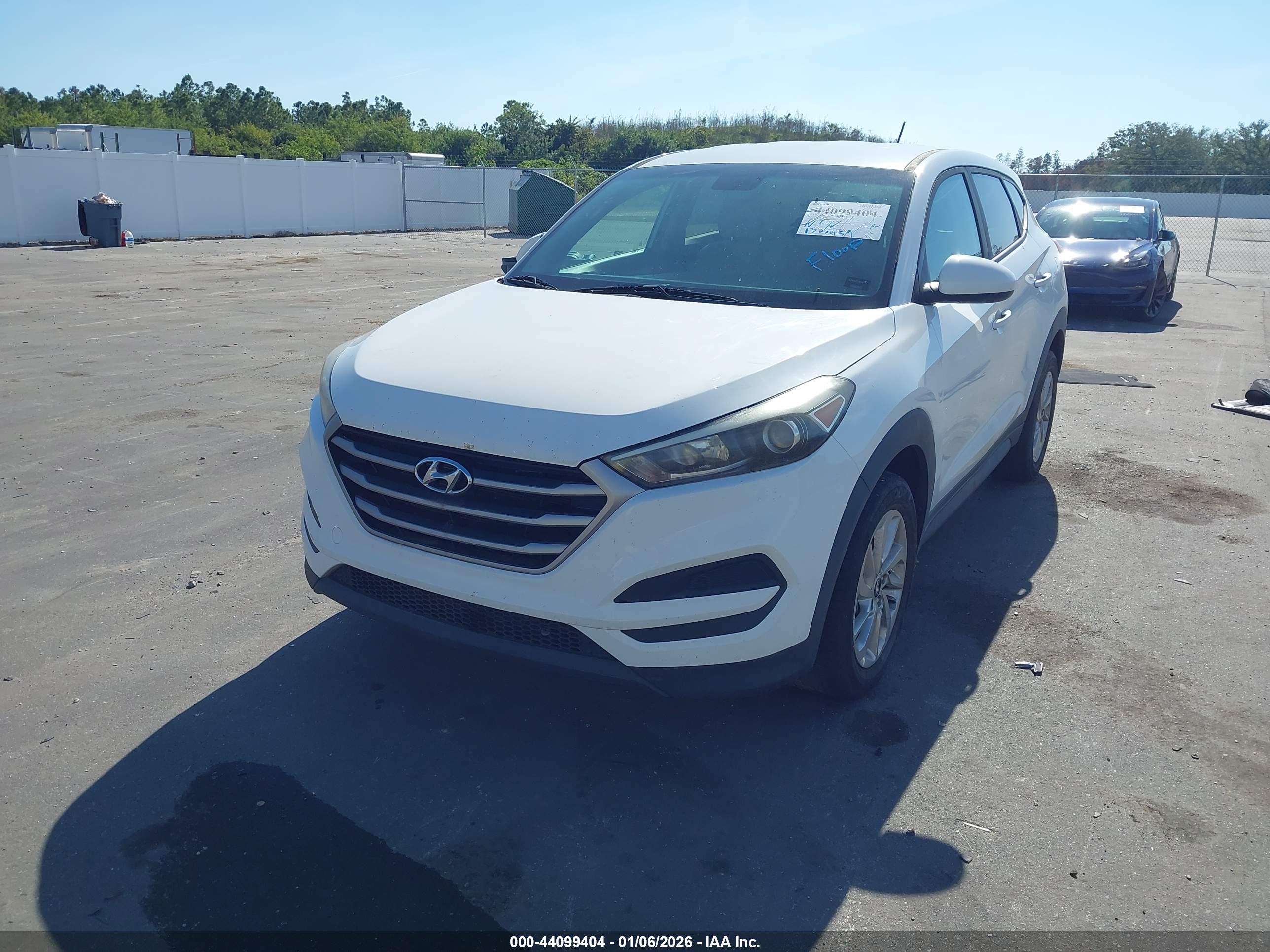 HYUNDAI TUCSON image 2