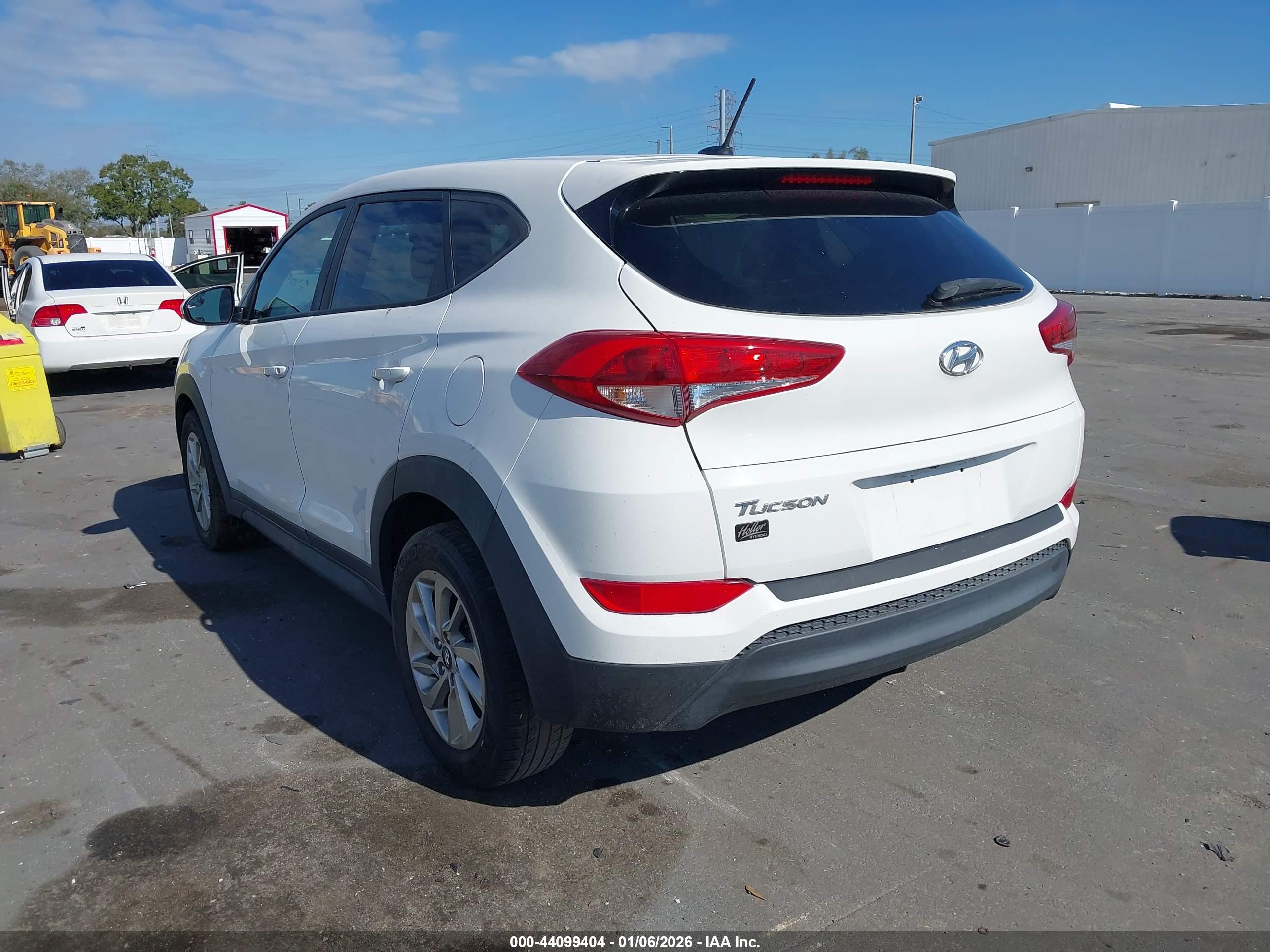 HYUNDAI TUCSON image 3