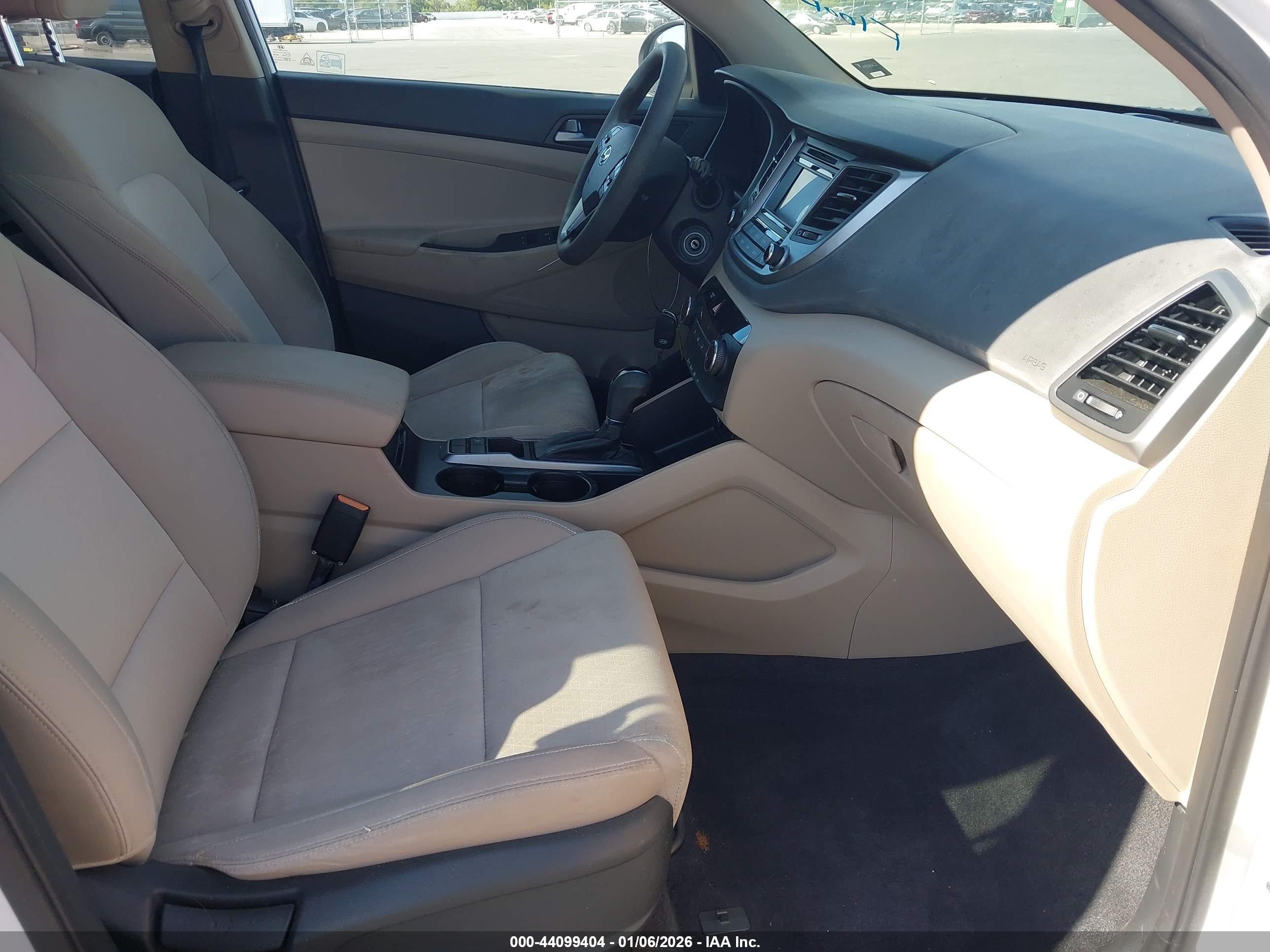 HYUNDAI TUCSON image 5