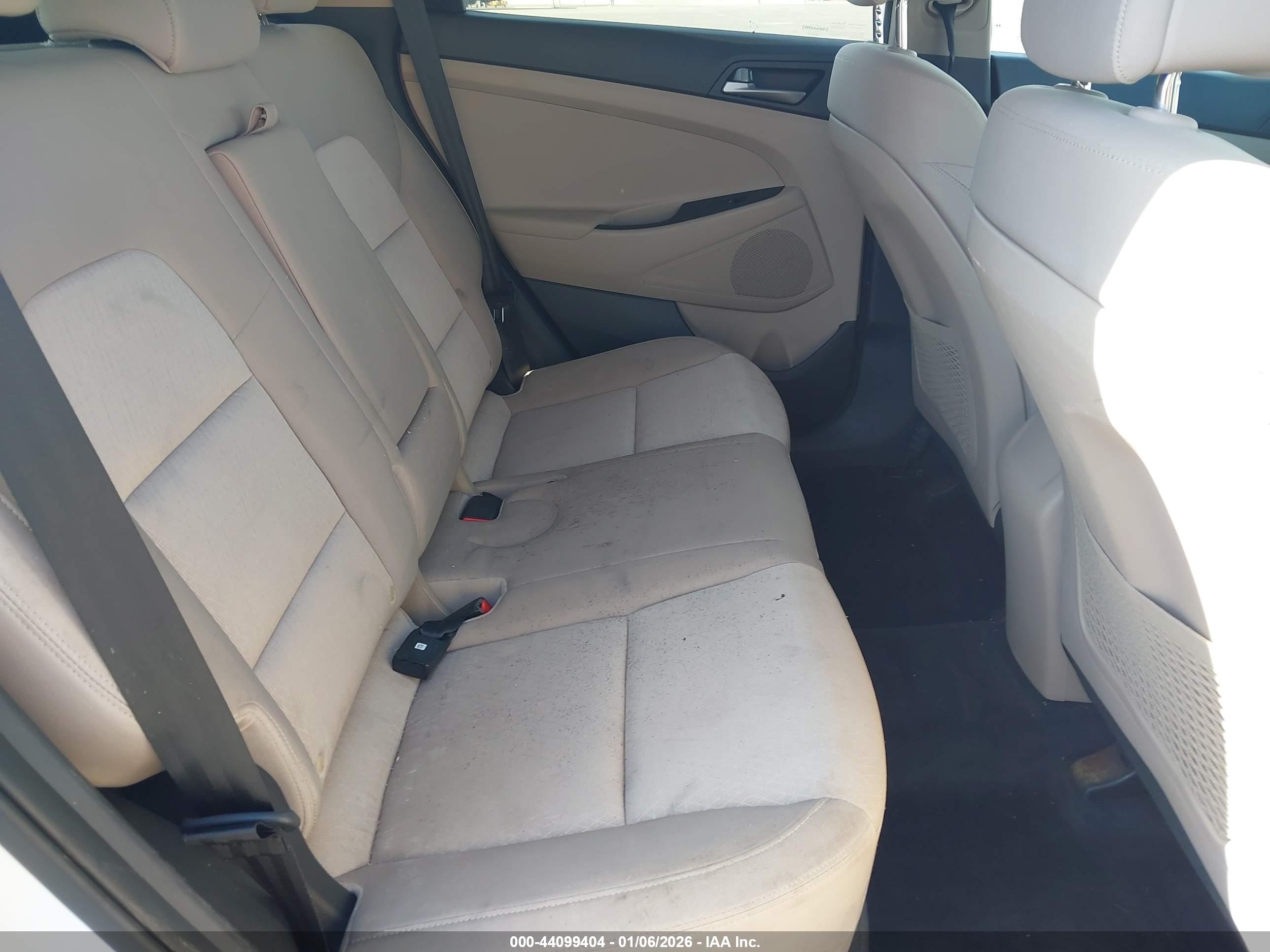 HYUNDAI TUCSON image 8