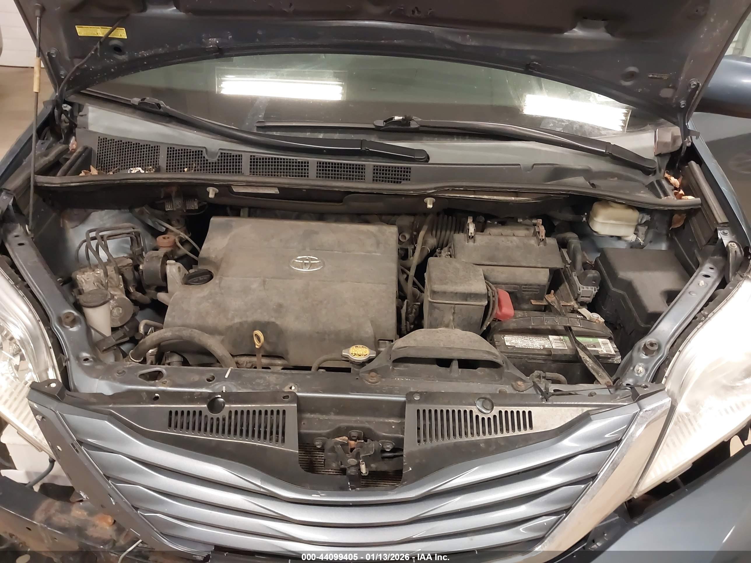 TOYOTA SIENNA image 10