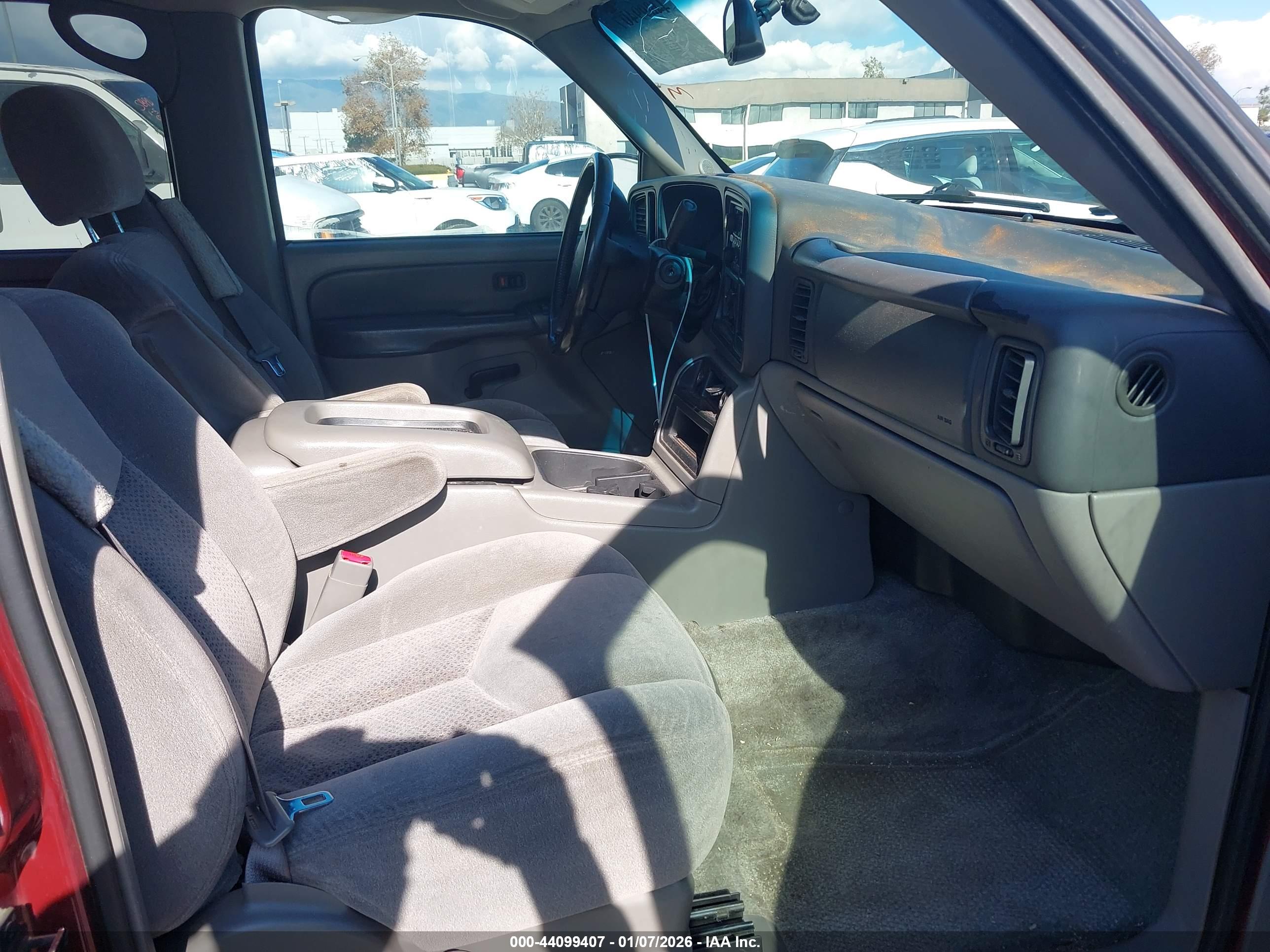 CHEVROLET SUBURBAN image 5