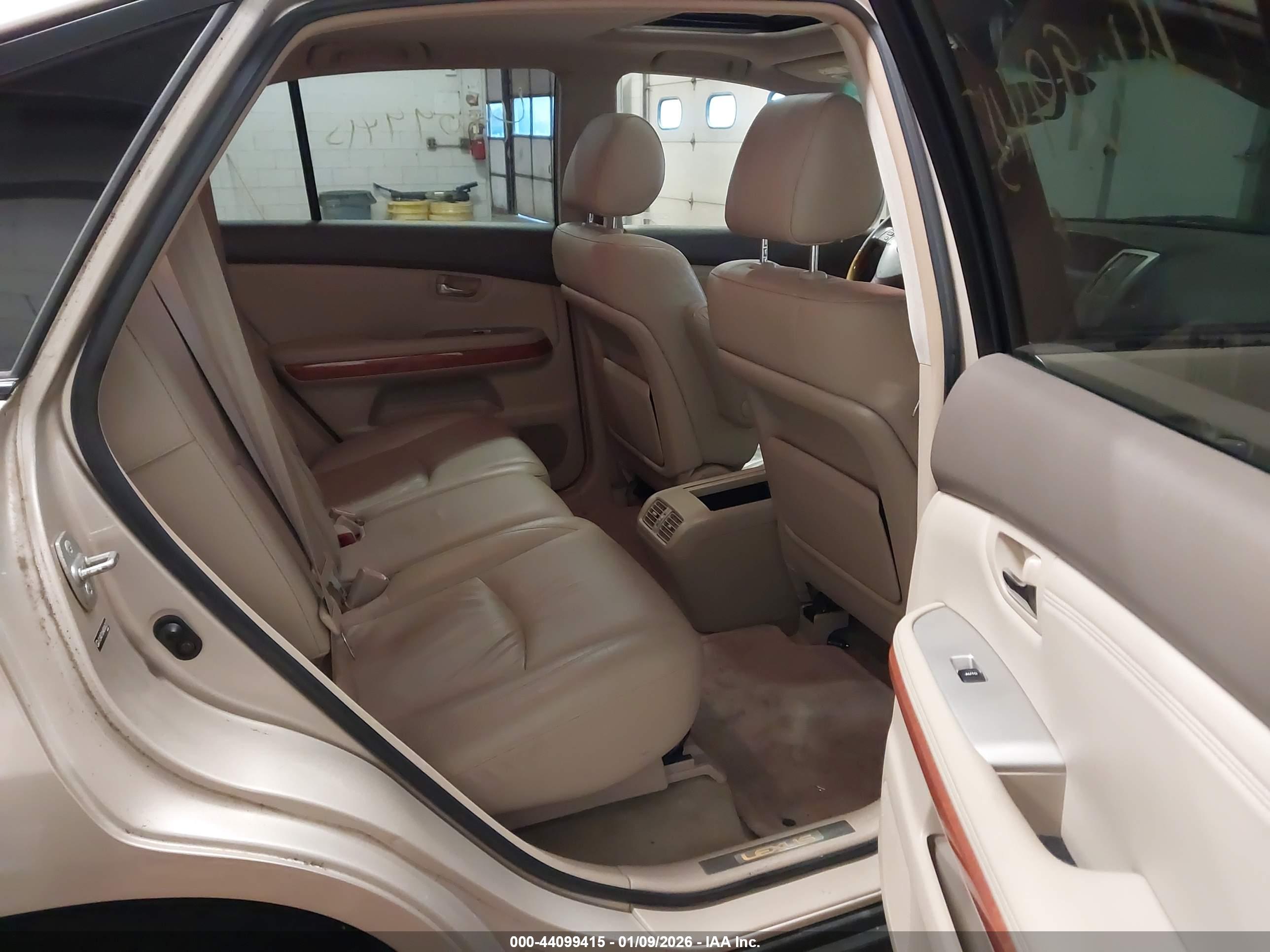 LEXUS RX image 8