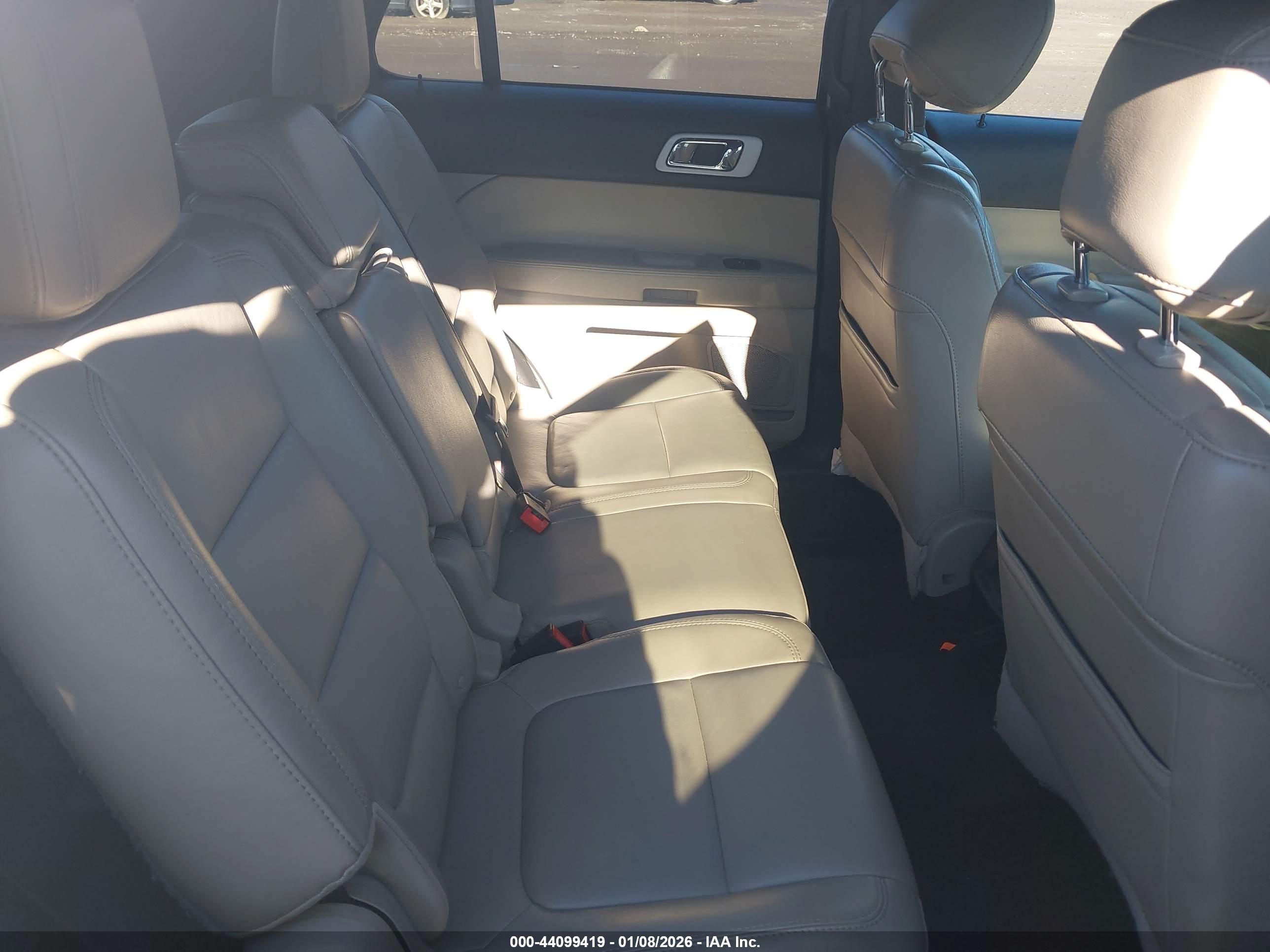 FORD EXPLORER image 8