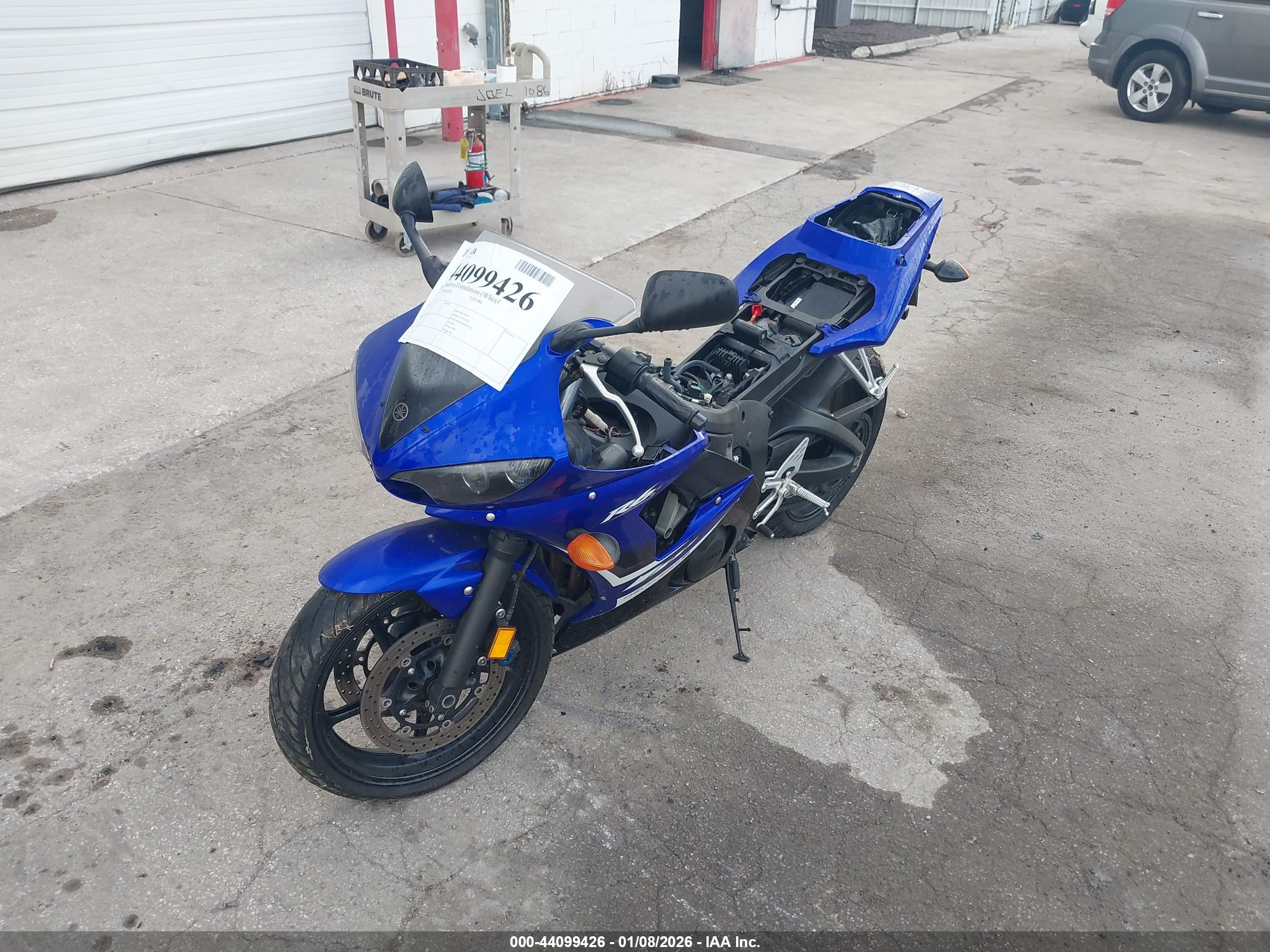 YAMAHA YZFR6 image 2