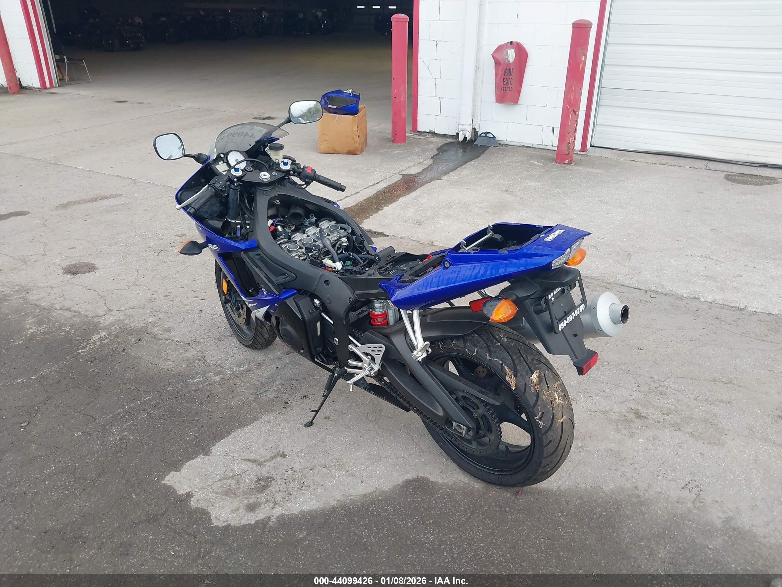 YAMAHA YZFR6 image 3