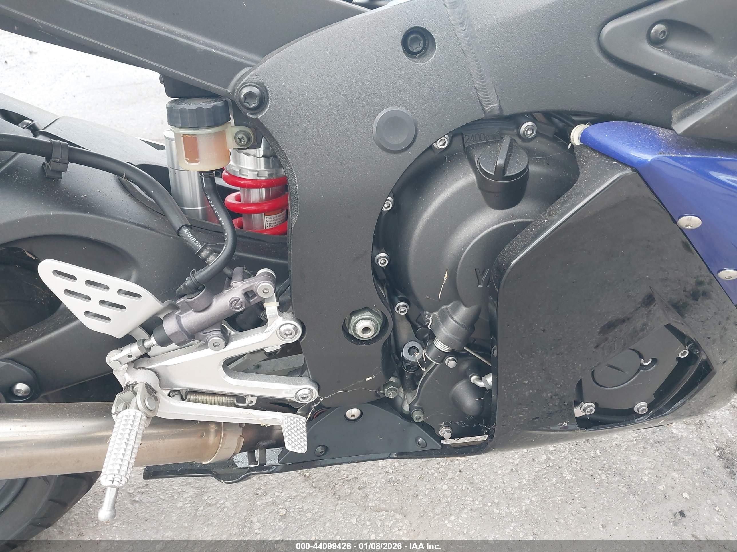 YAMAHA YZFR6 image 8