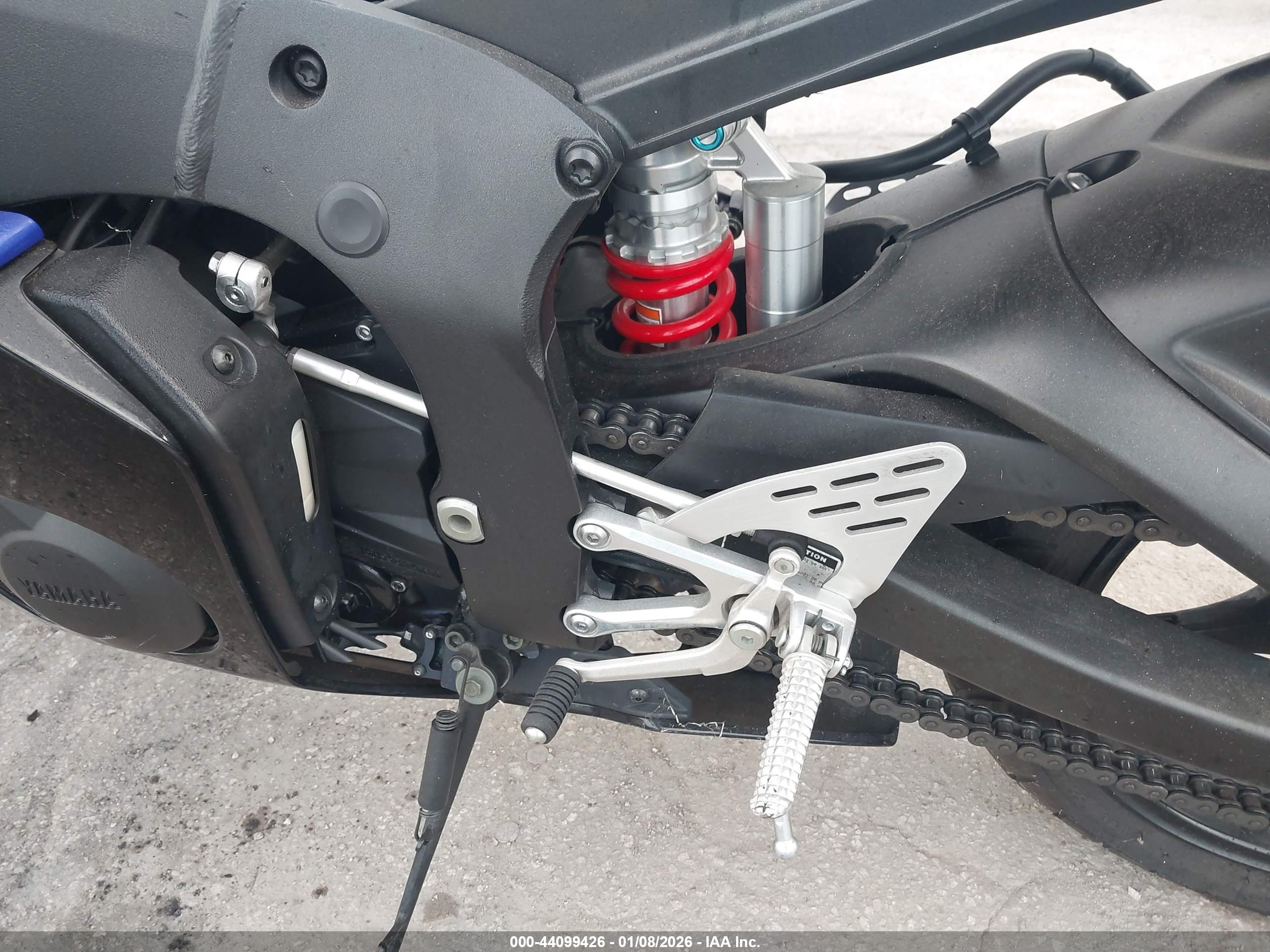 YAMAHA YZFR6 image 9