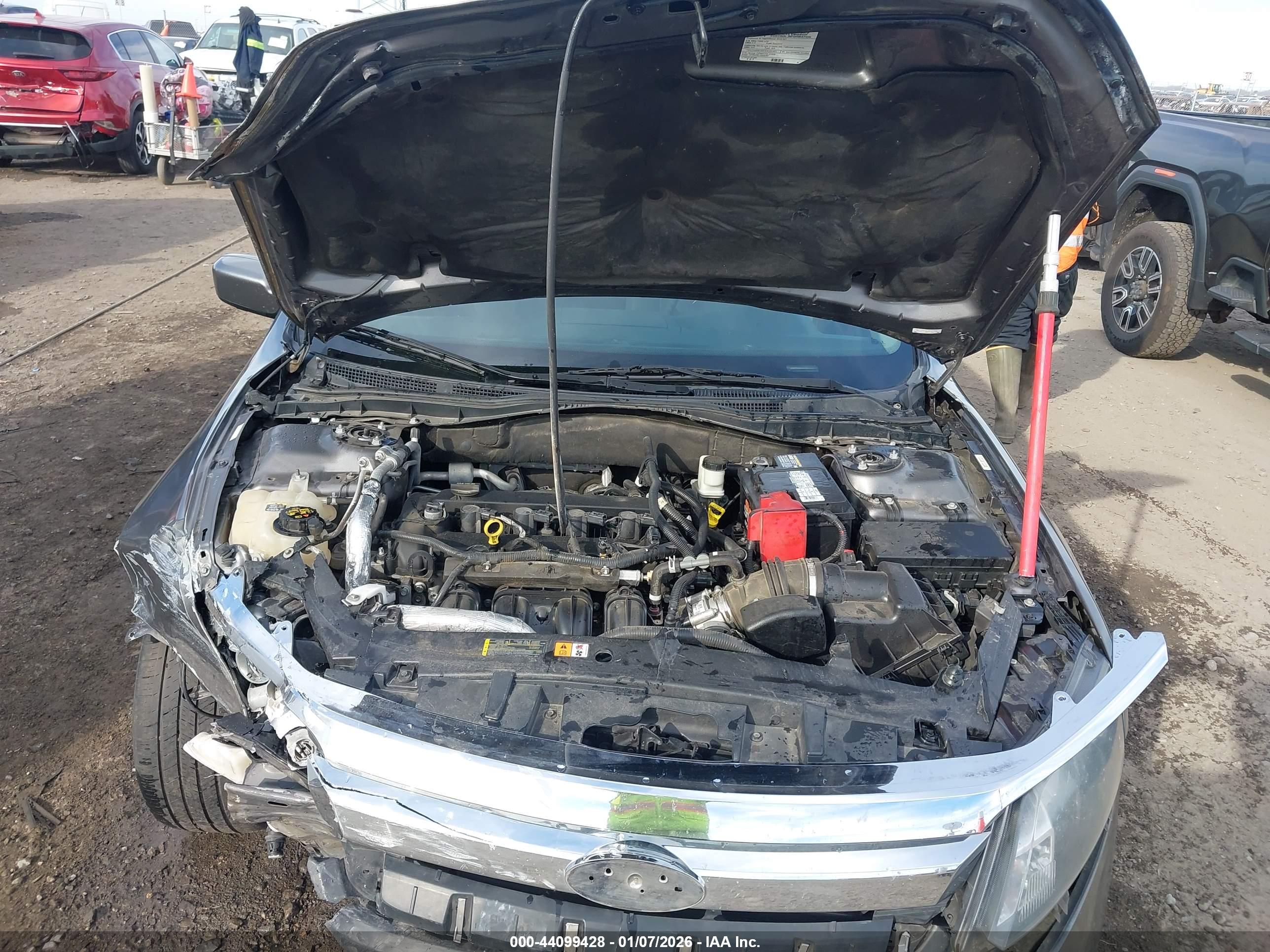 FORD FUSION image 10