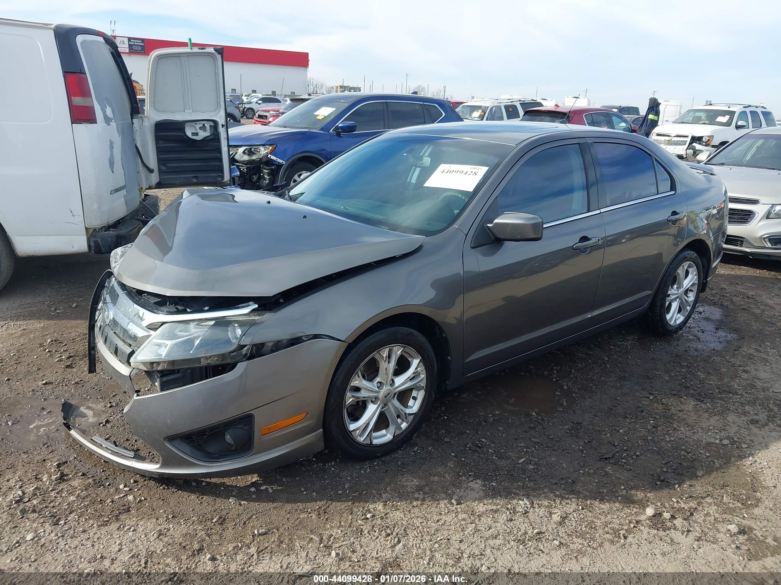 FORD FUSION image 2