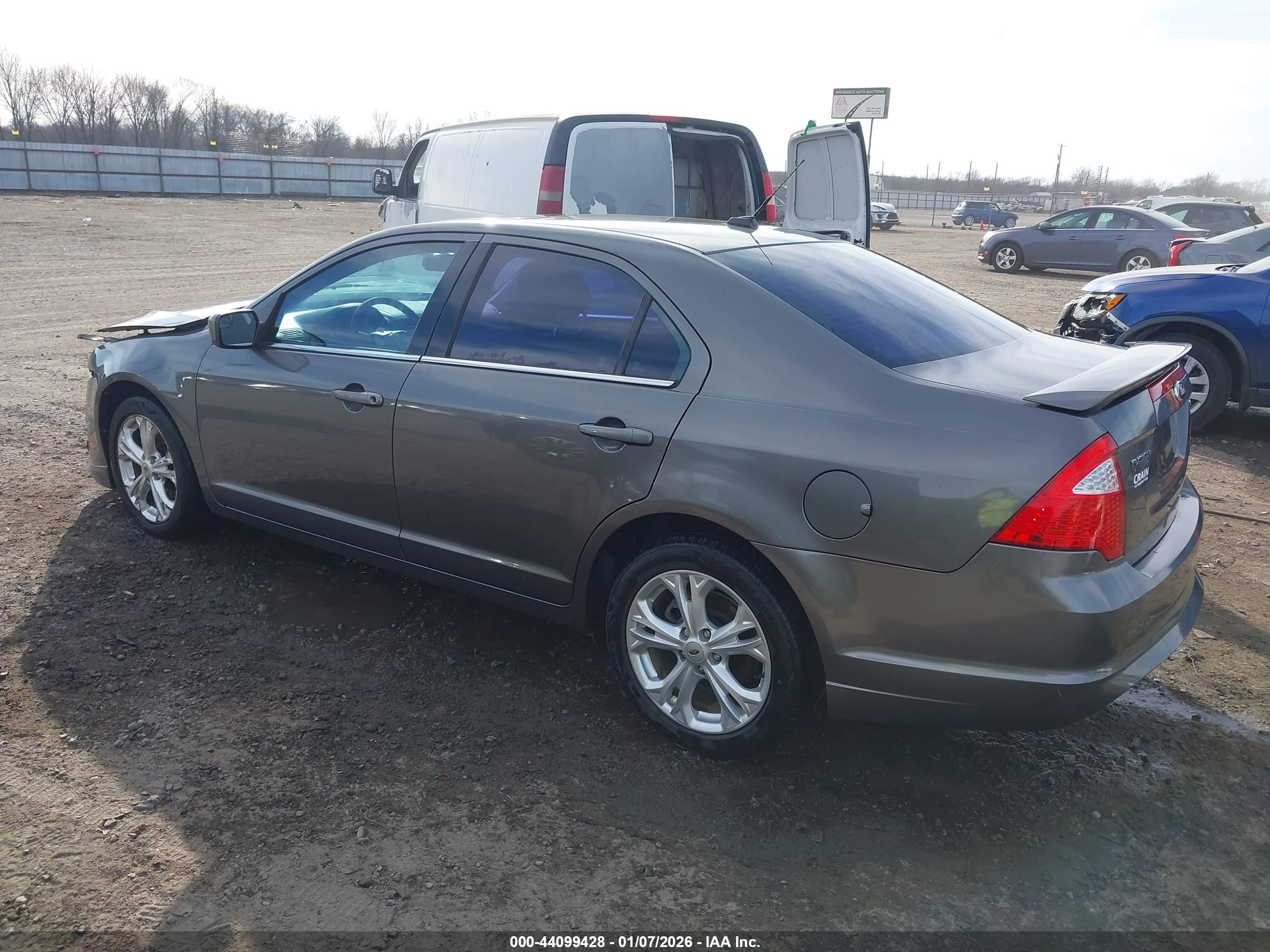 FORD FUSION image 3