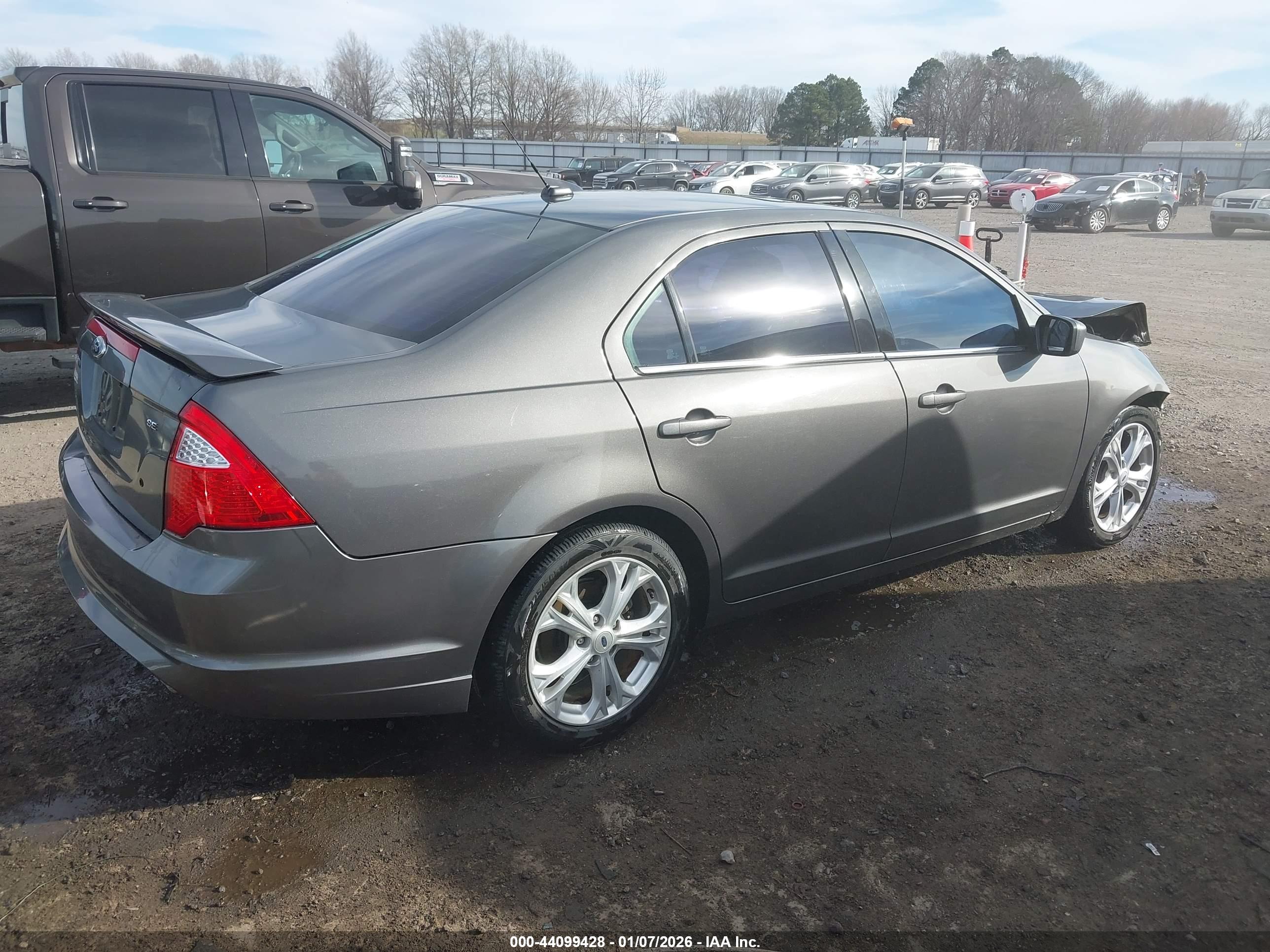 FORD FUSION image 4