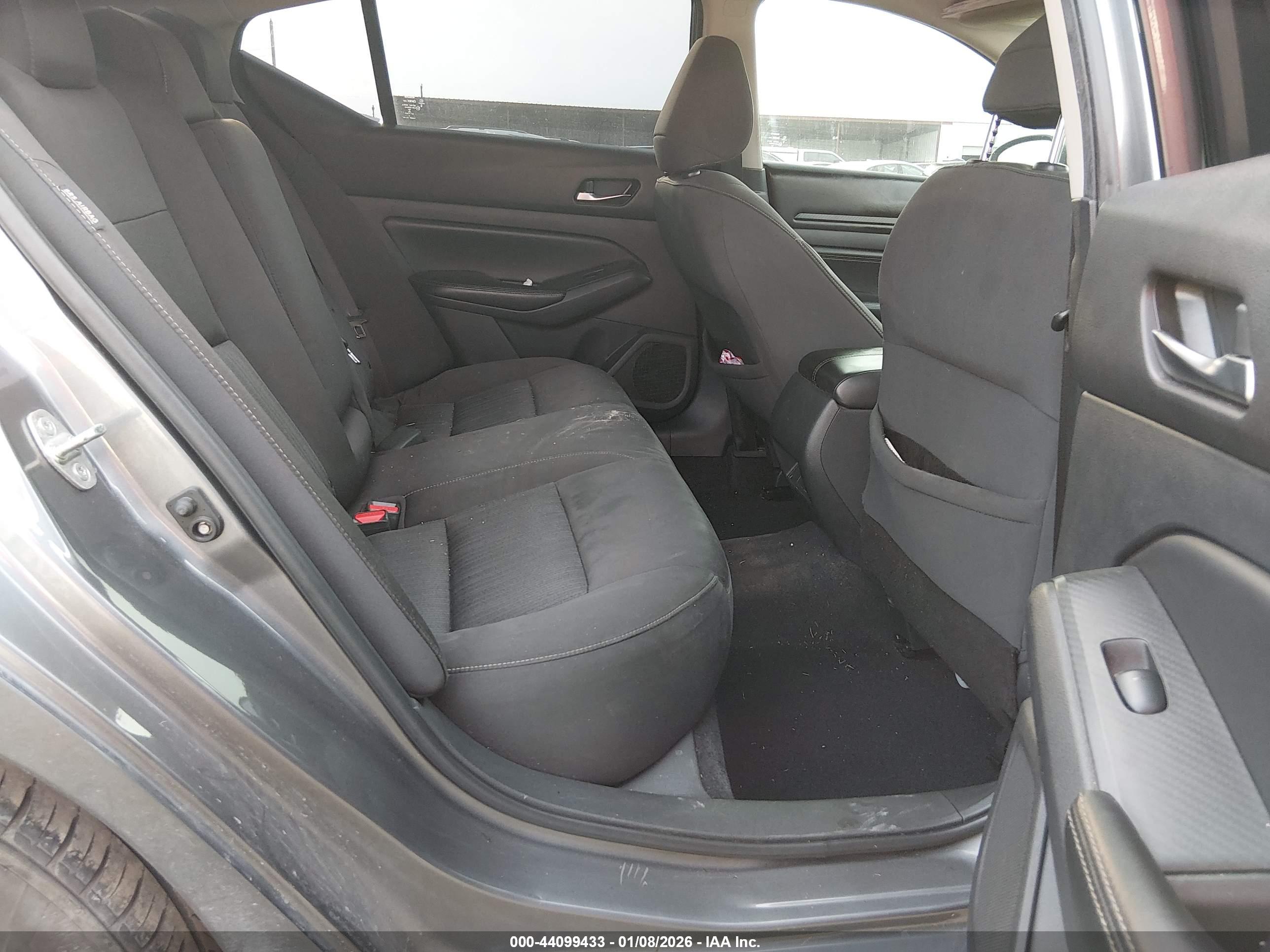 NISSAN ALTIMA image 8