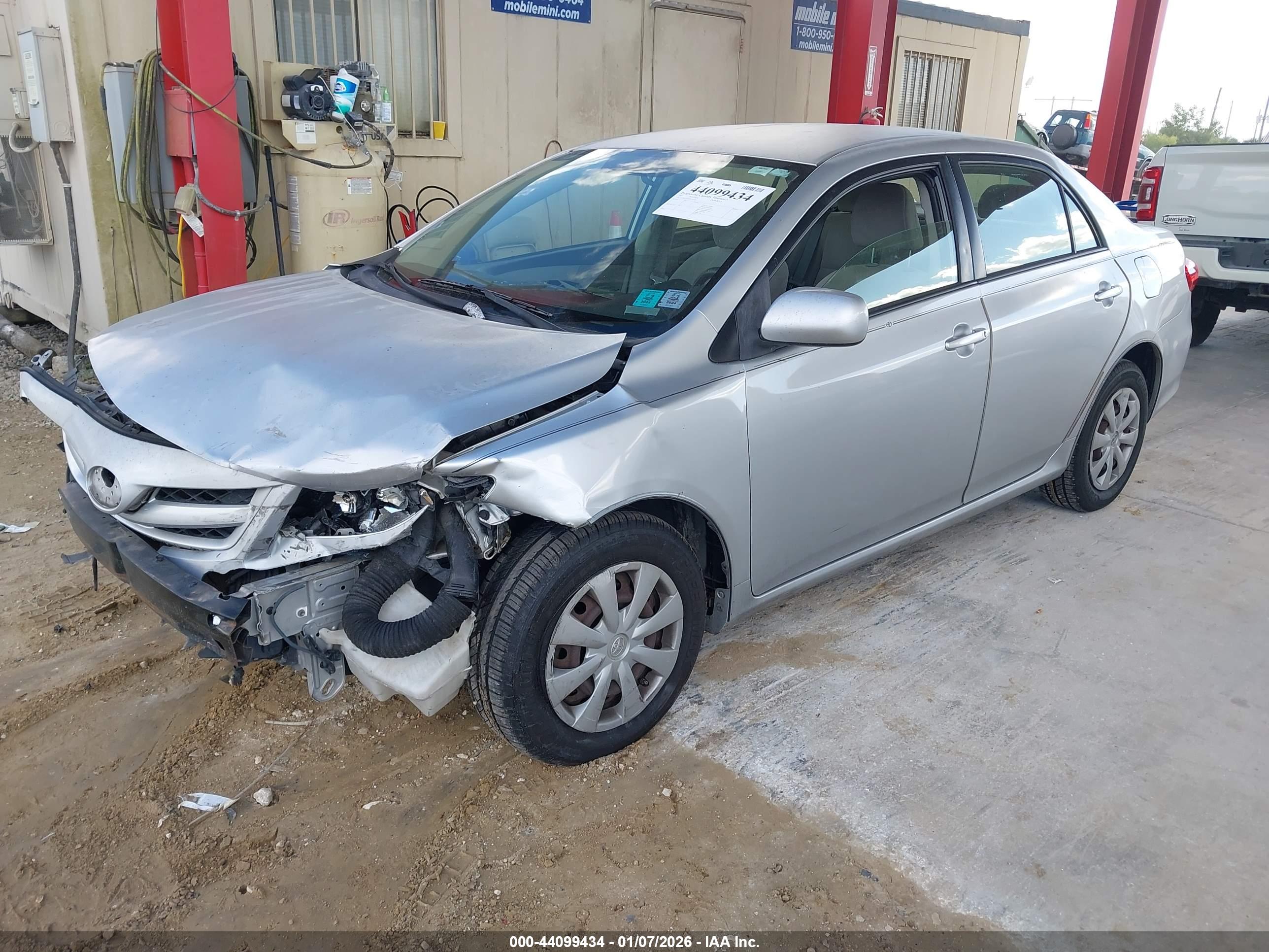 TOYOTA COROLLA image 2