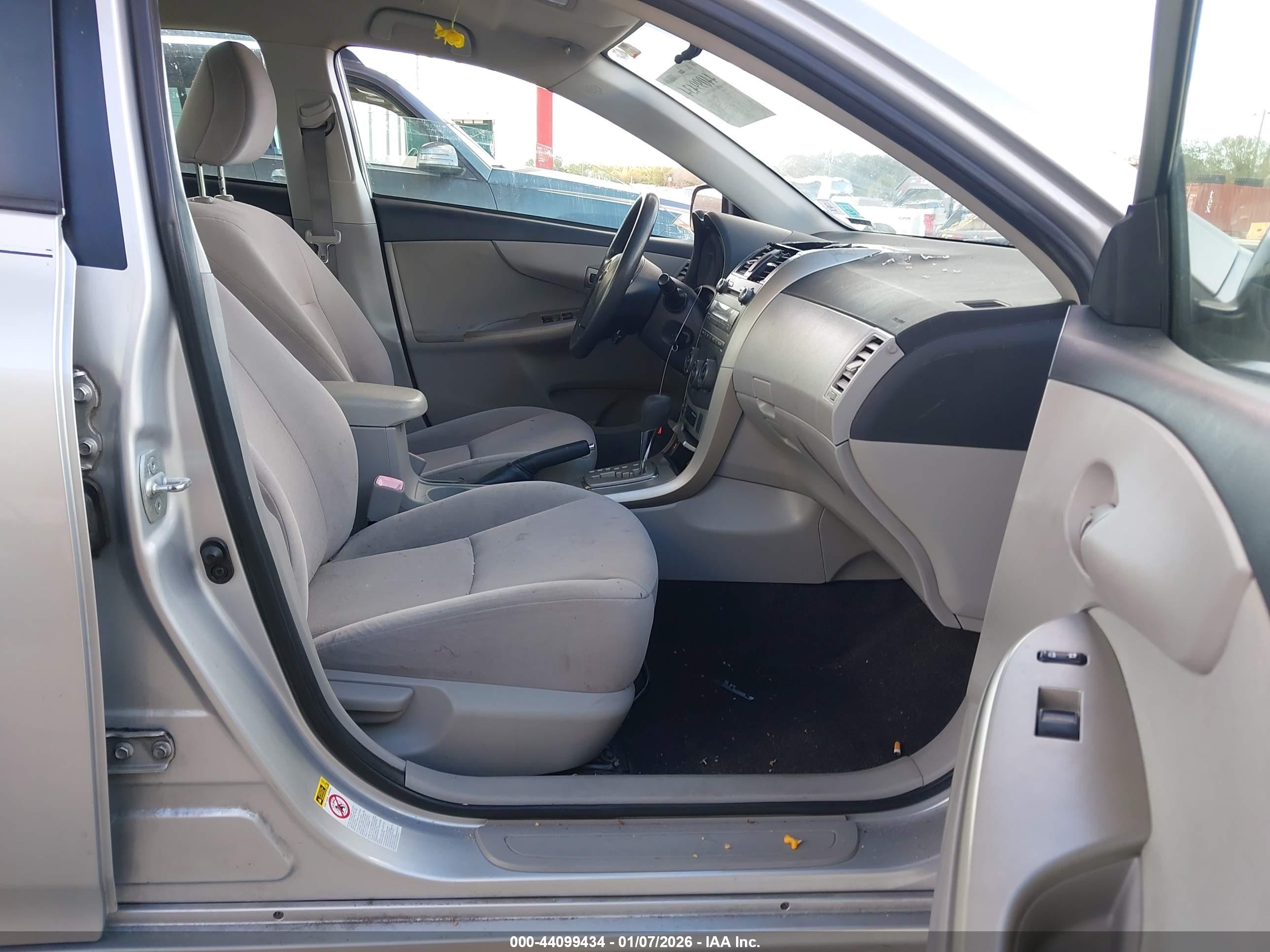 TOYOTA COROLLA image 5