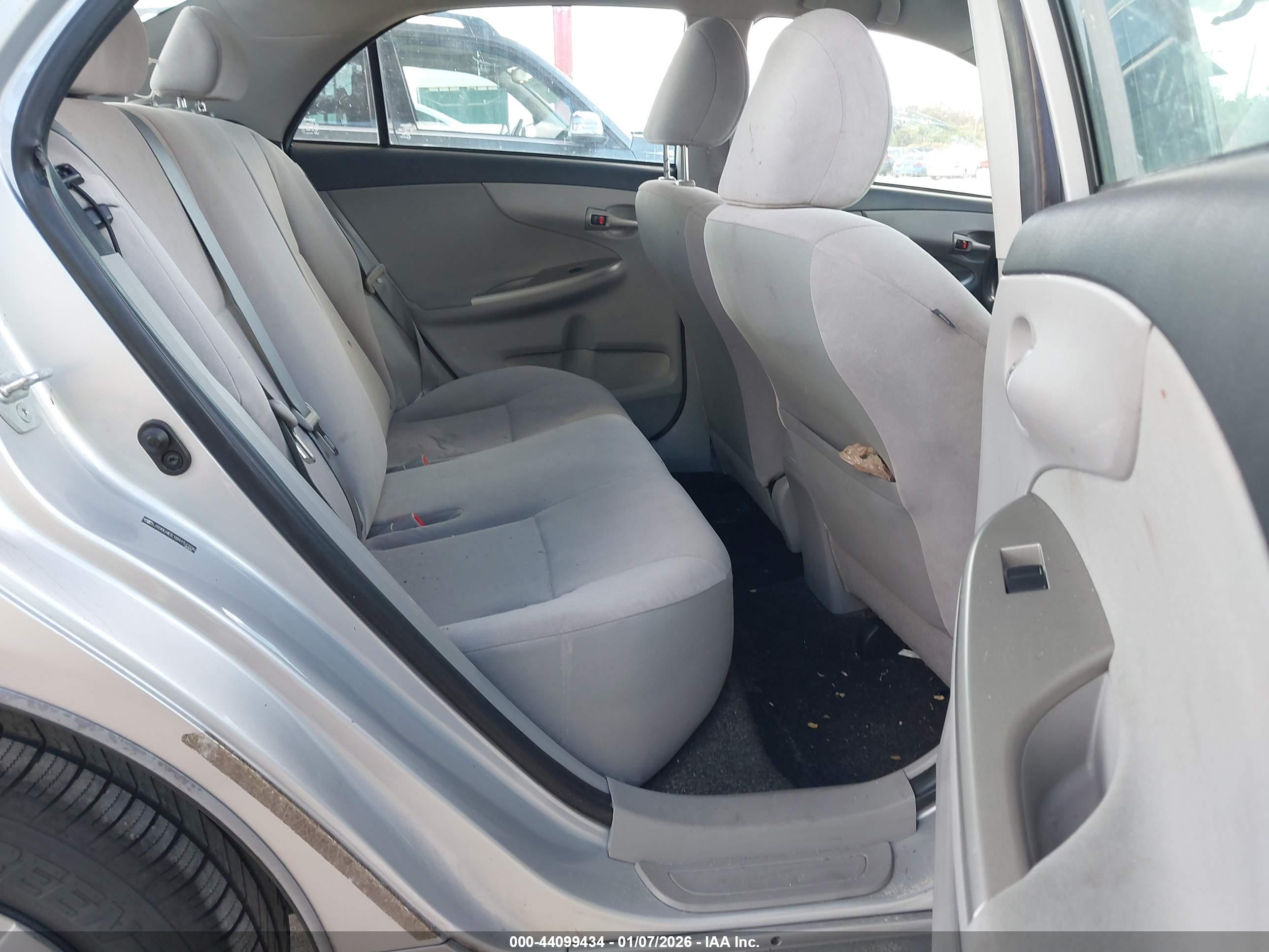 TOYOTA COROLLA image 8