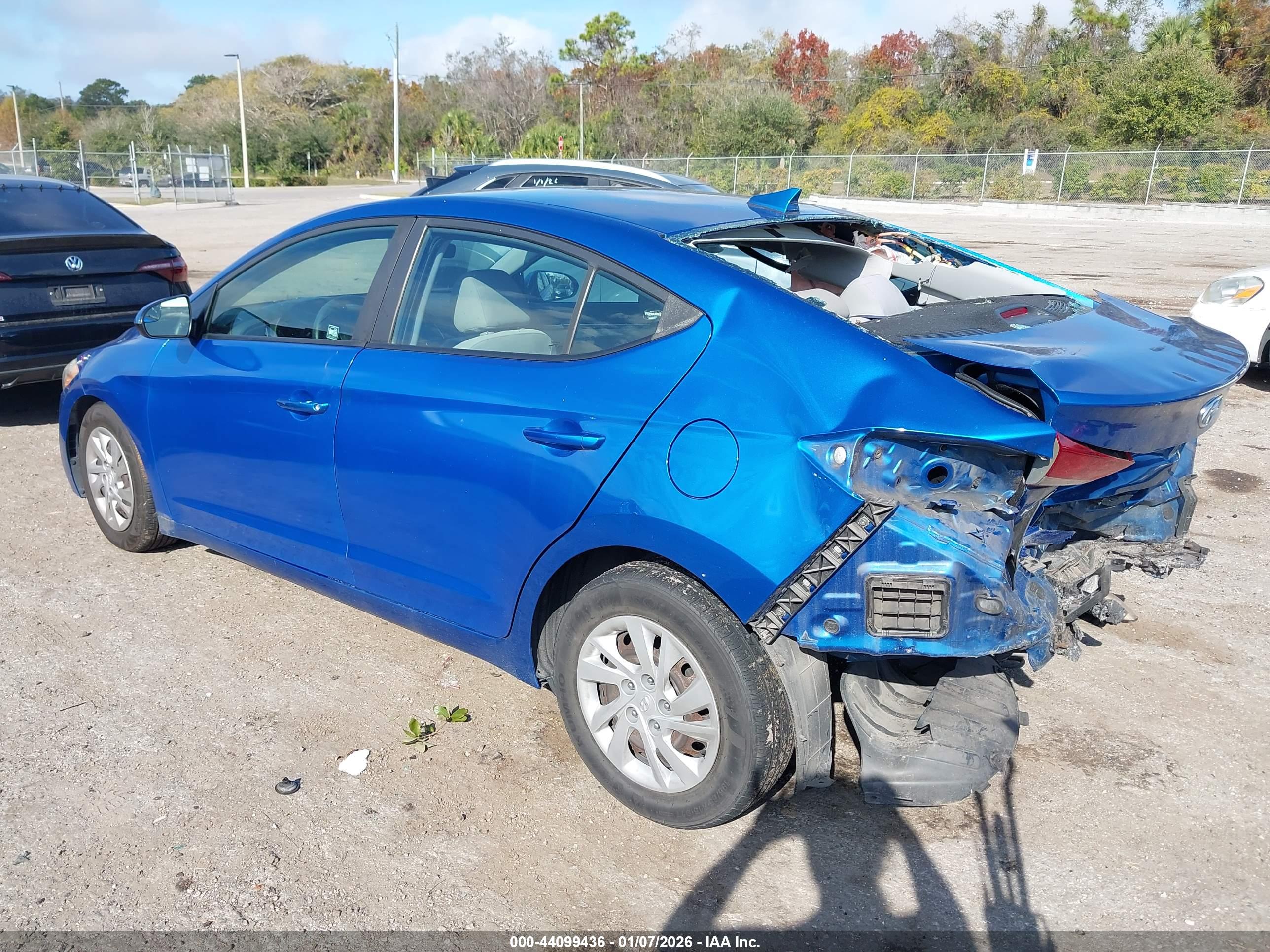HYUNDAI ELANTRA image 3