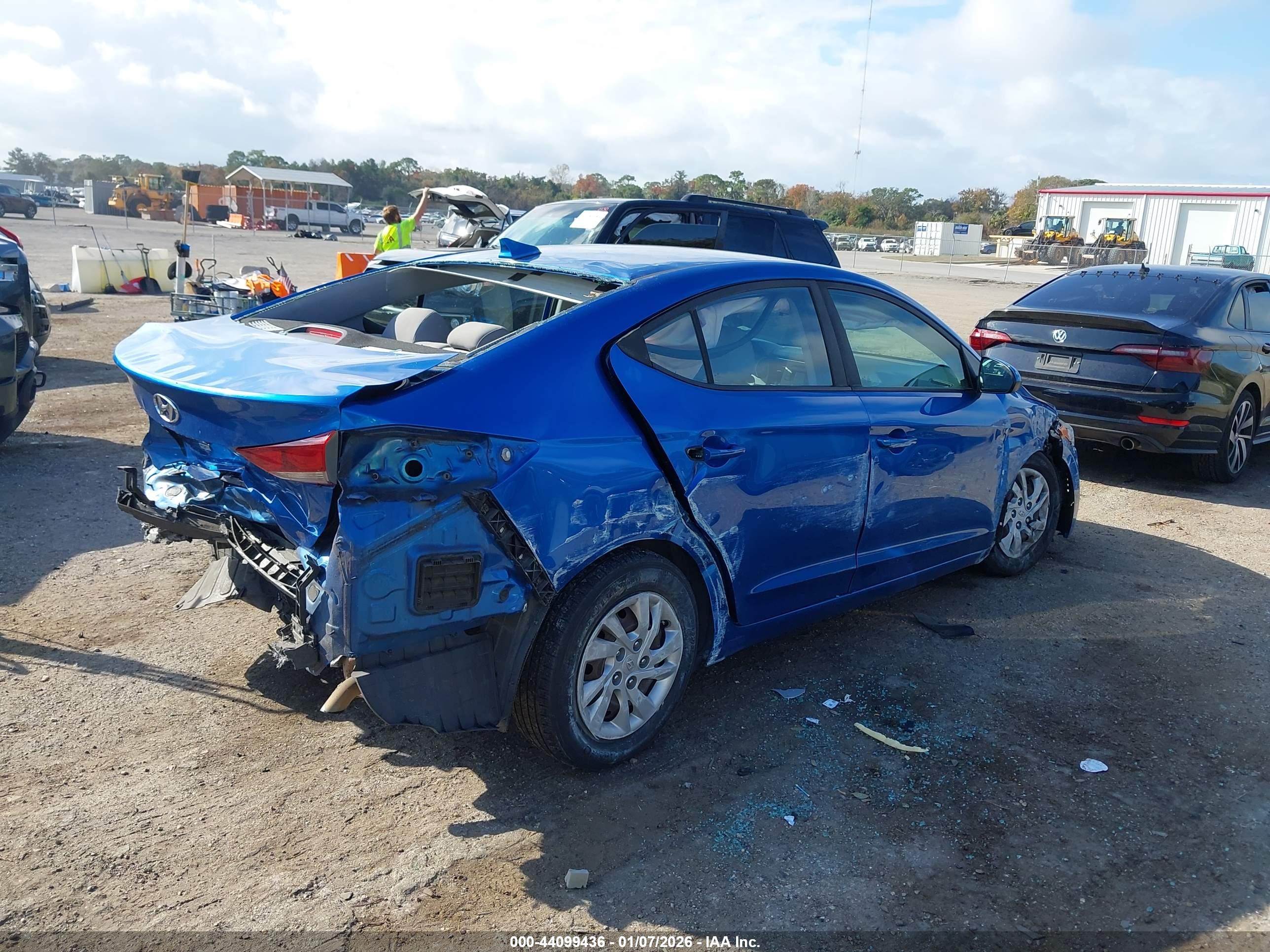 HYUNDAI ELANTRA image 4