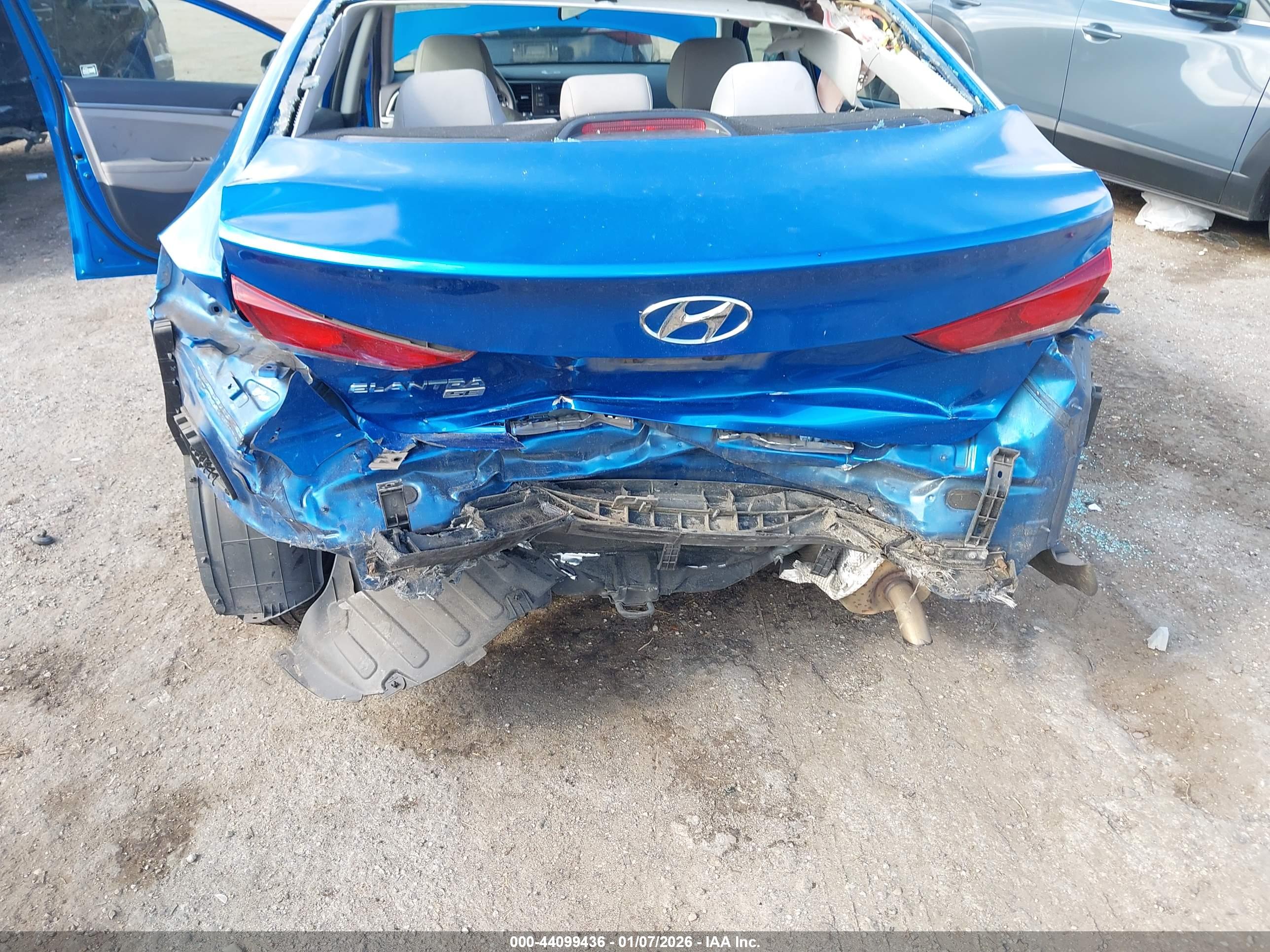 HYUNDAI ELANTRA image 6