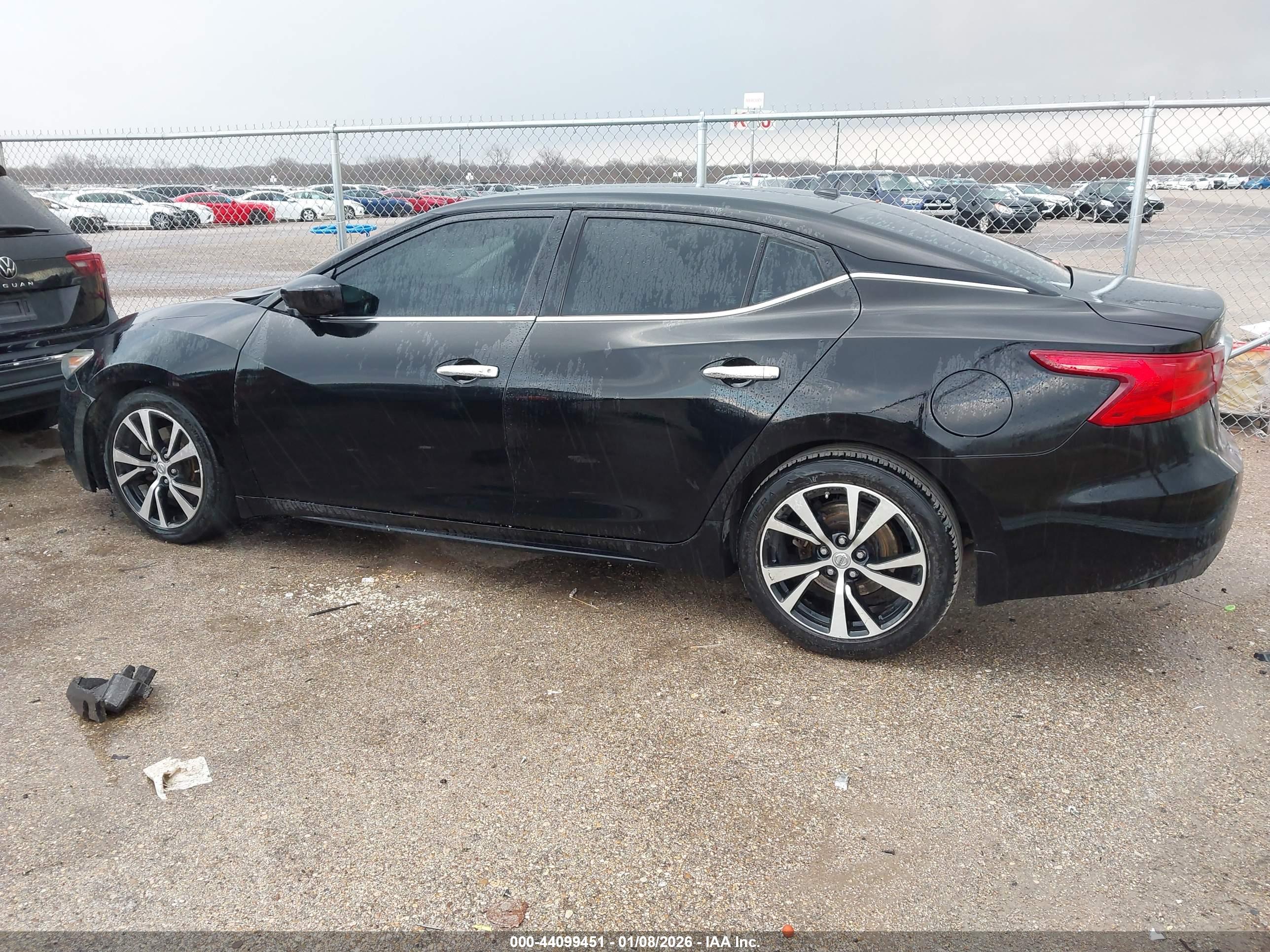 NISSAN MAXIMA image 3