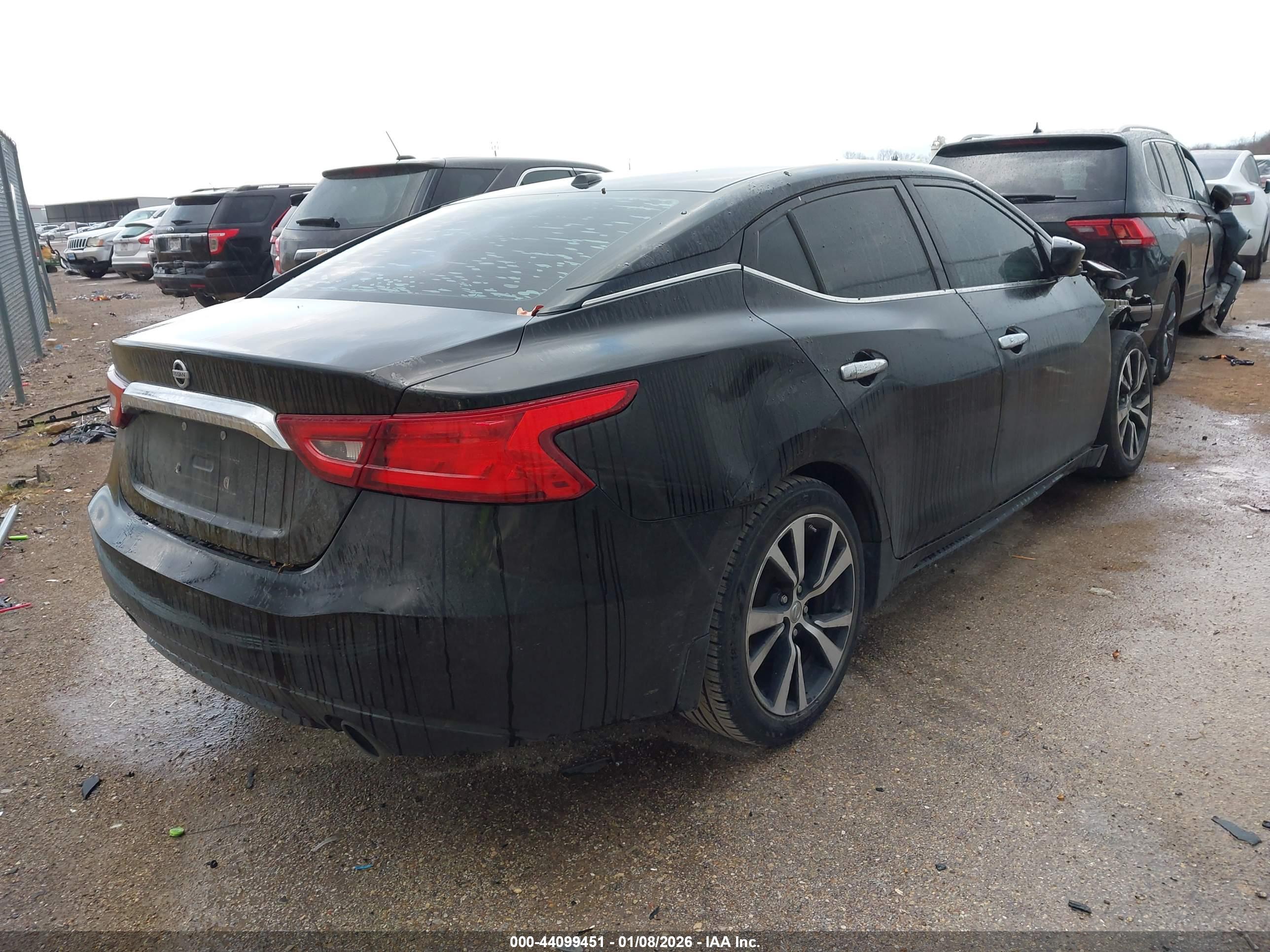 NISSAN MAXIMA image 4
