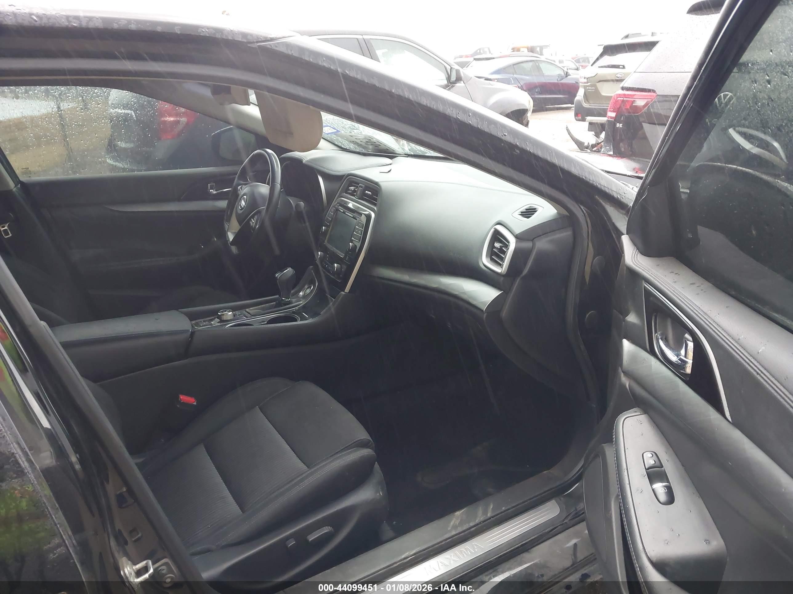NISSAN MAXIMA image 5