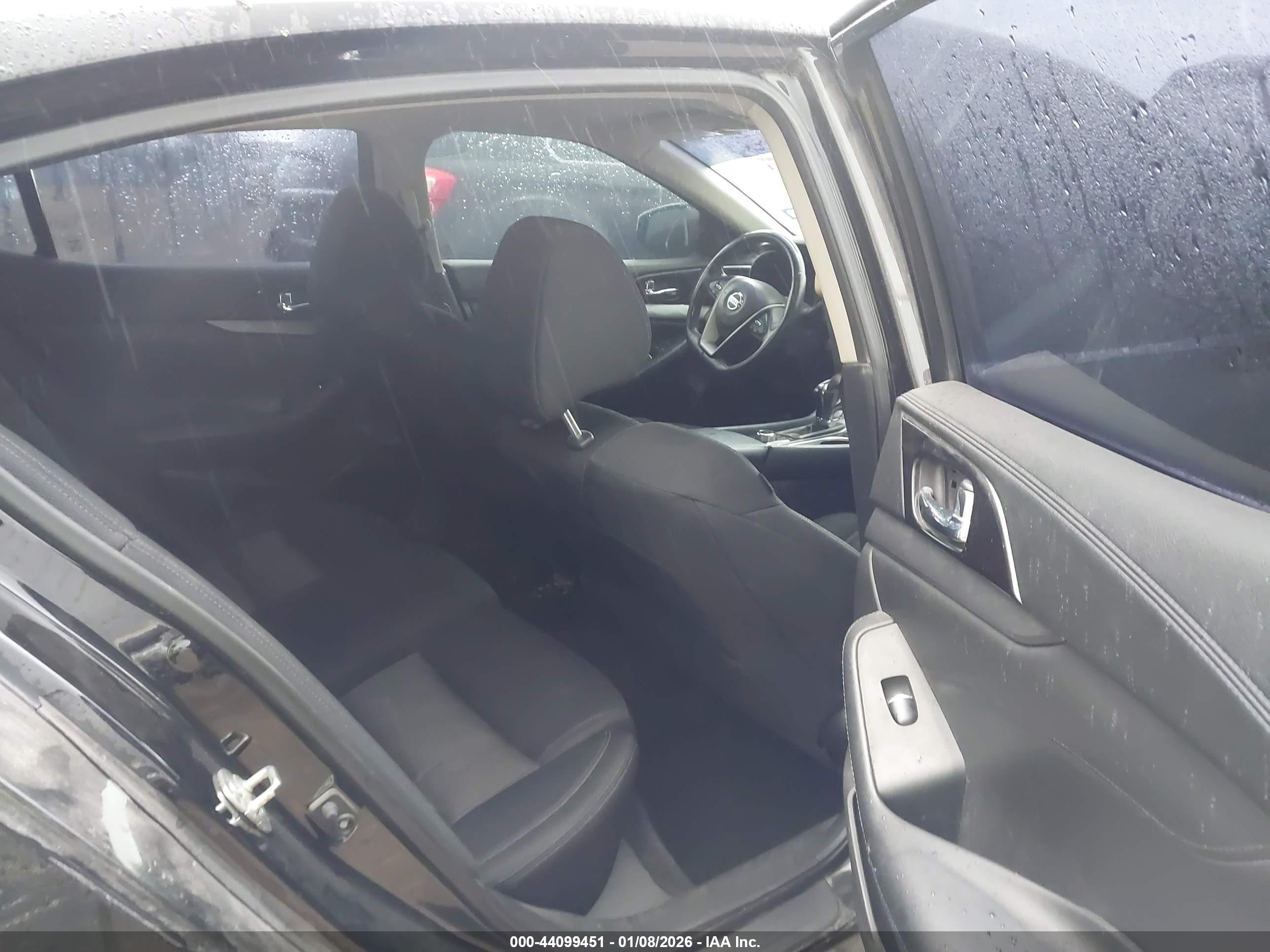 NISSAN MAXIMA image 8