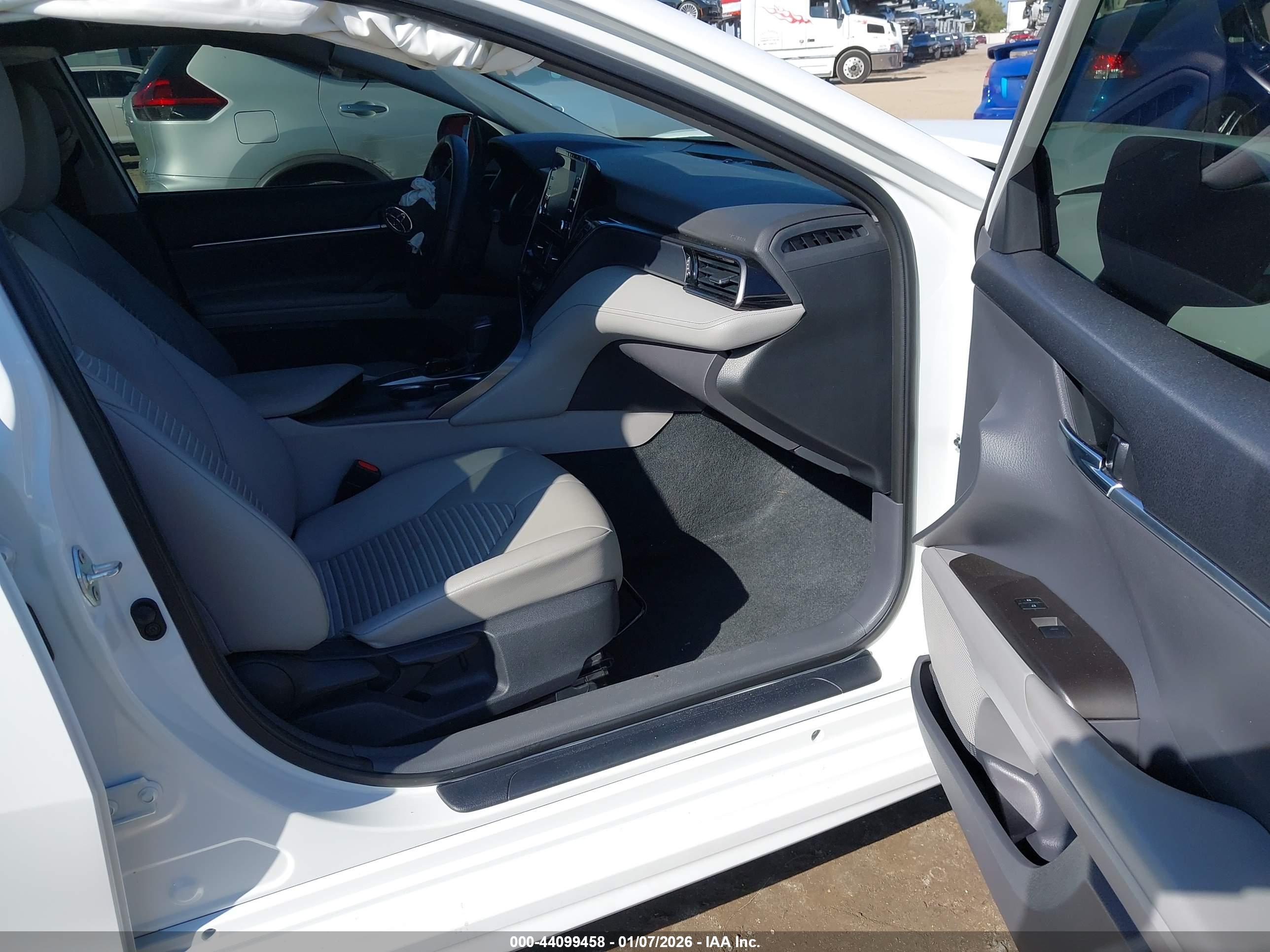 TOYOTA CAMRY image 5
