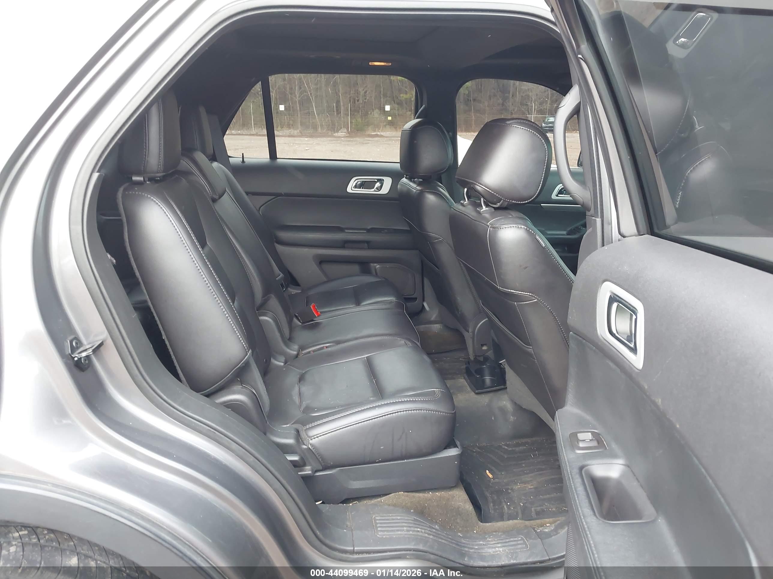FORD EXPLORER image 8