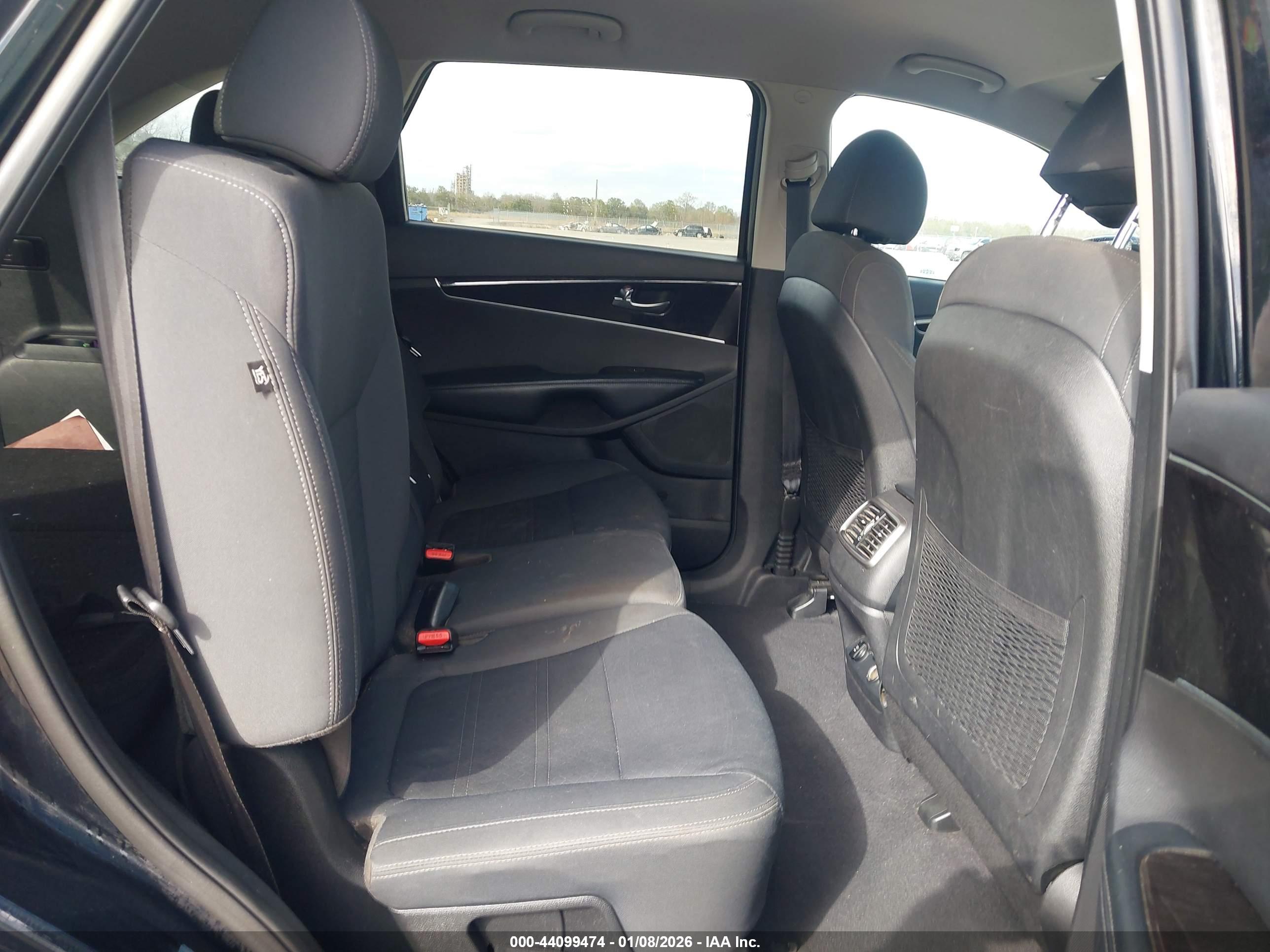 KIA SORENTO image 8
