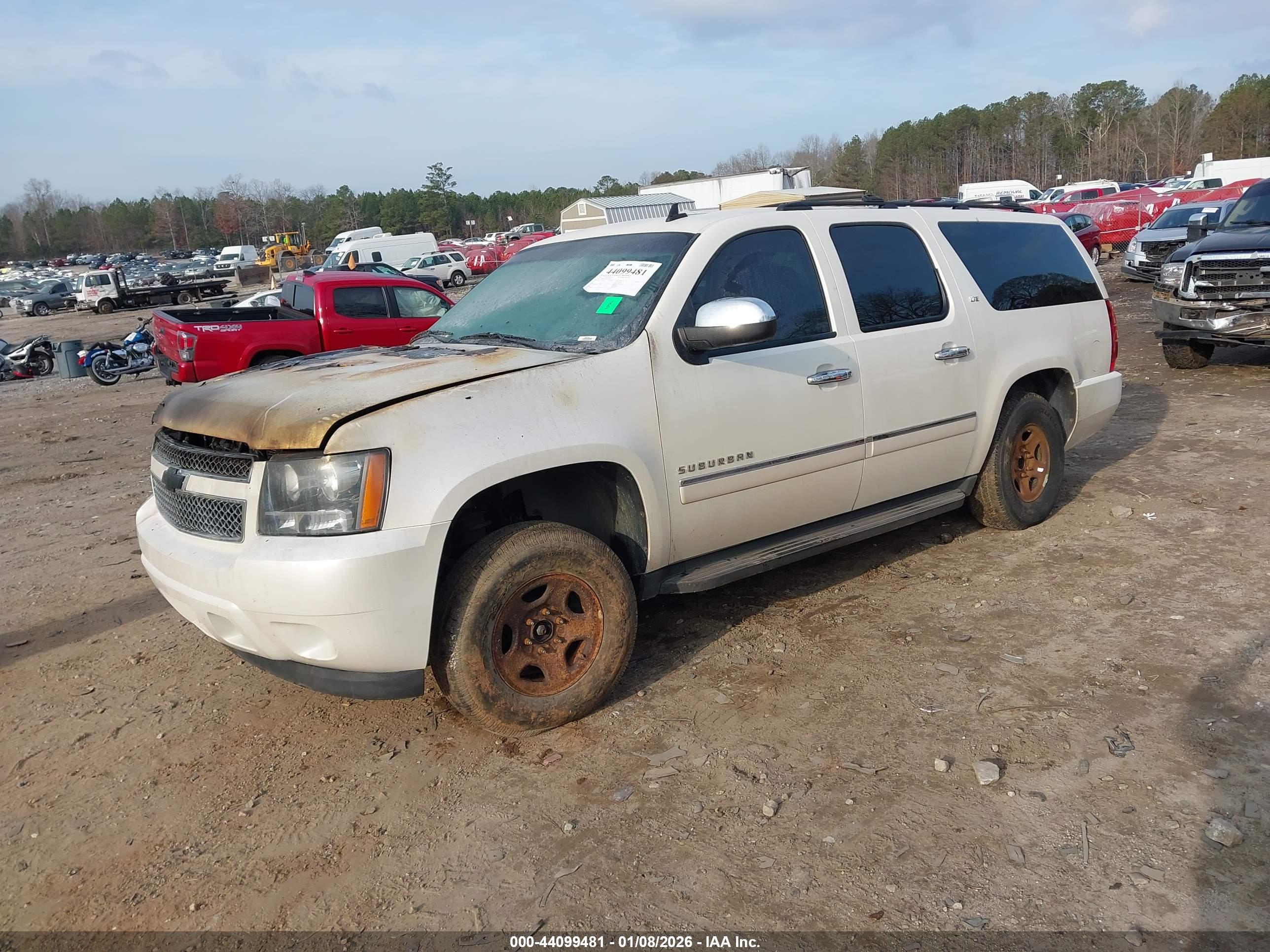 CHEVROLET SUBURBAN image 2