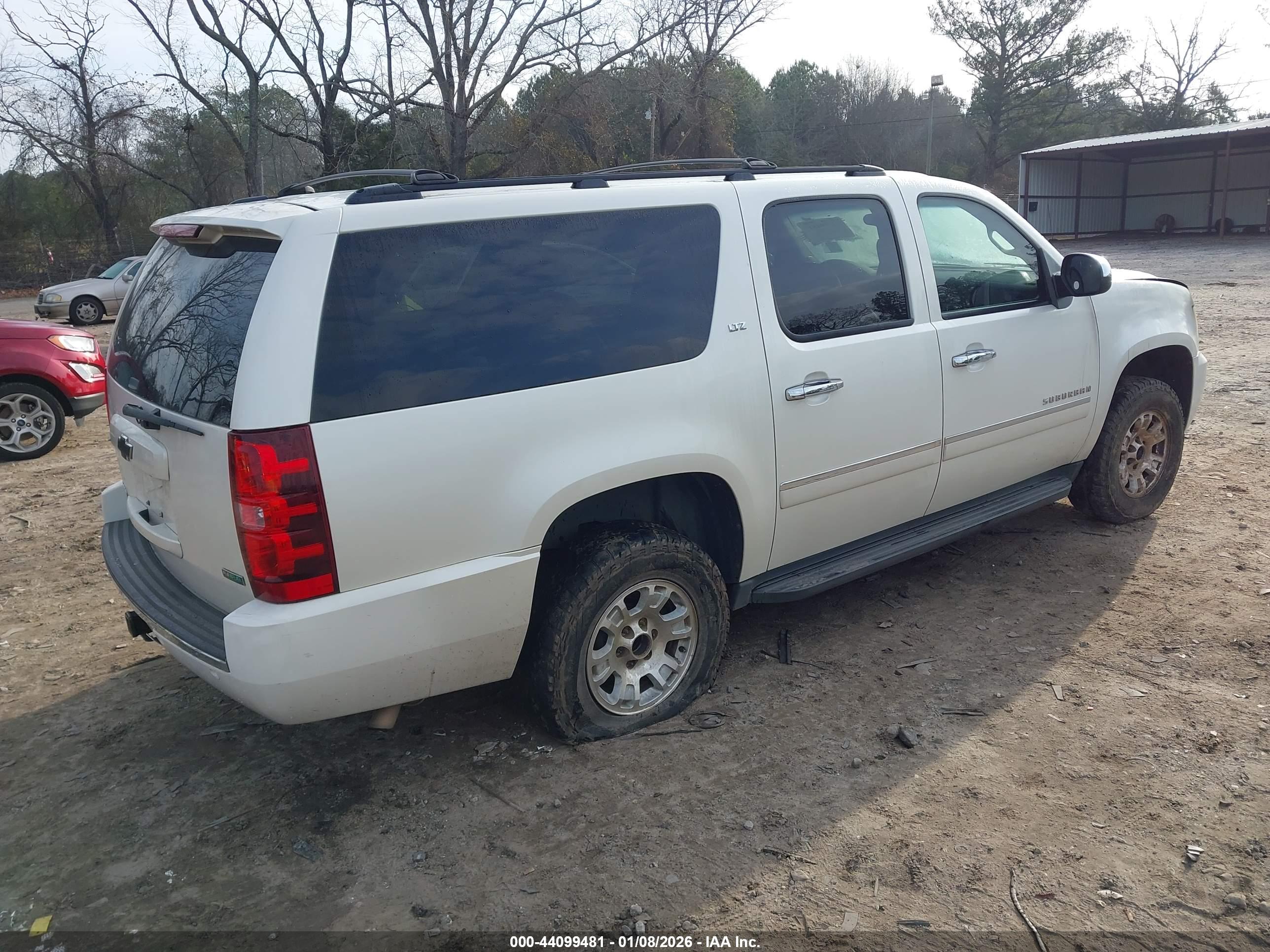 CHEVROLET SUBURBAN image 4