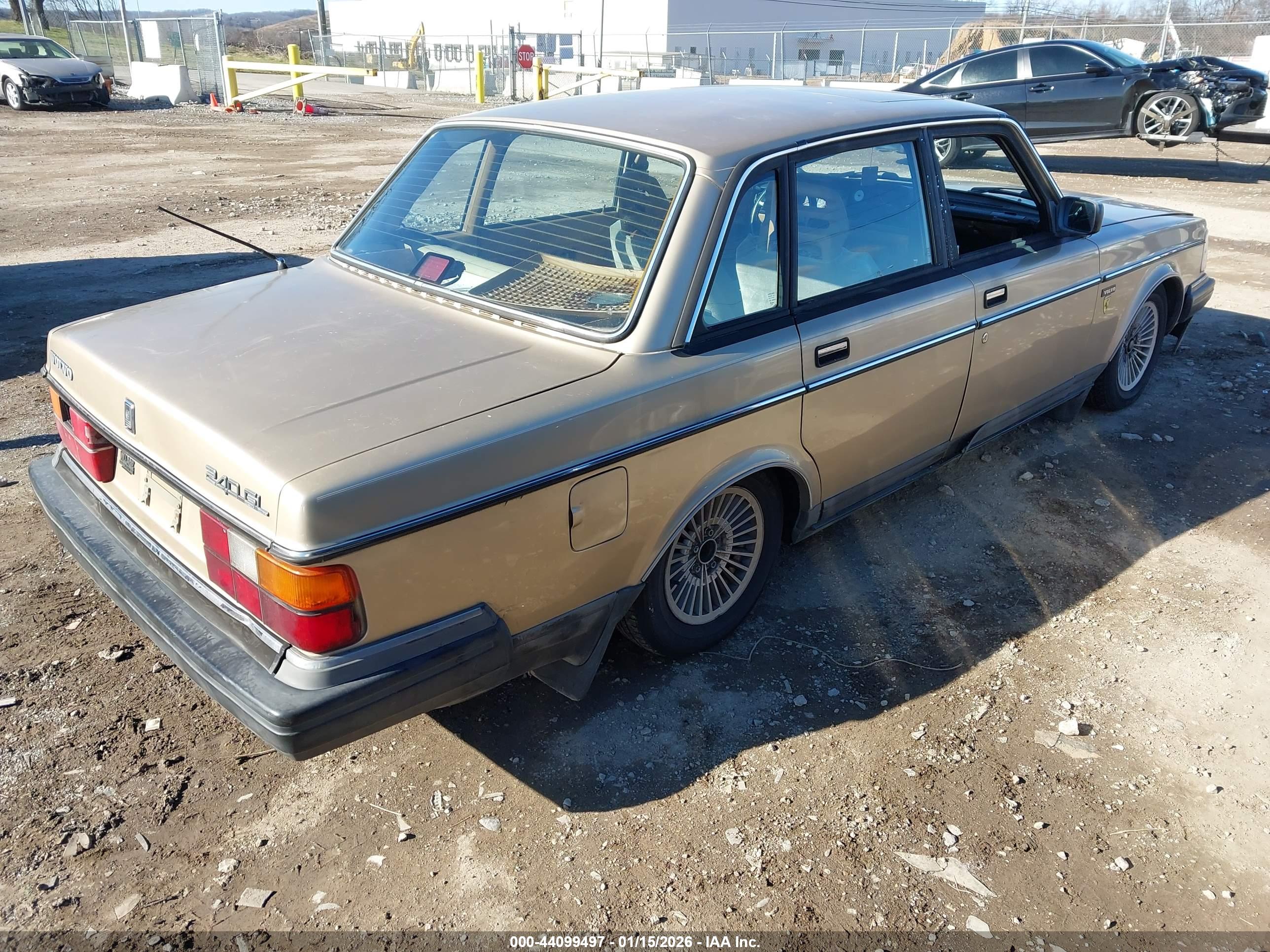 VOLVO 244 image 4
