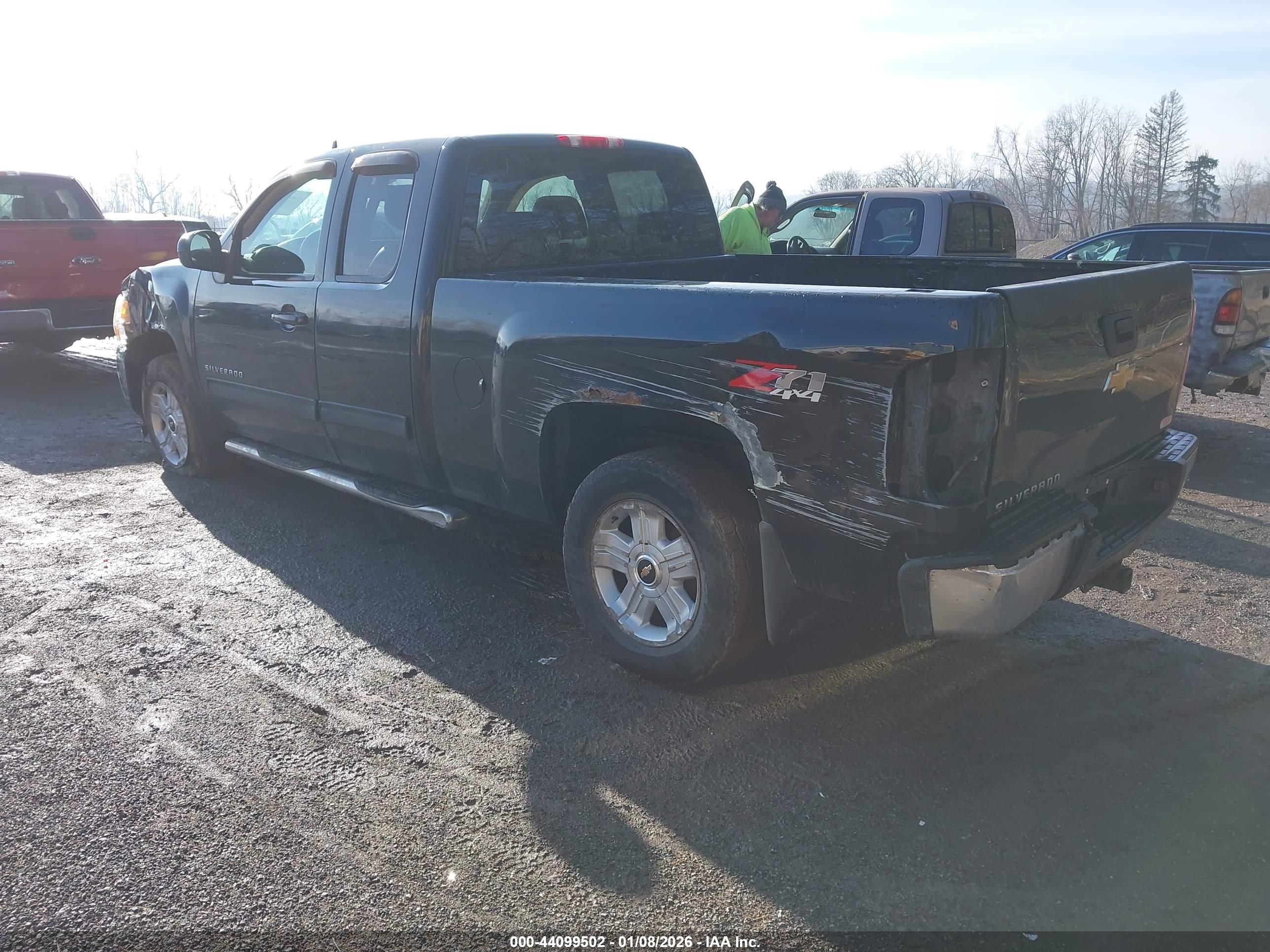 CHEVROLET SILVERADO image 3