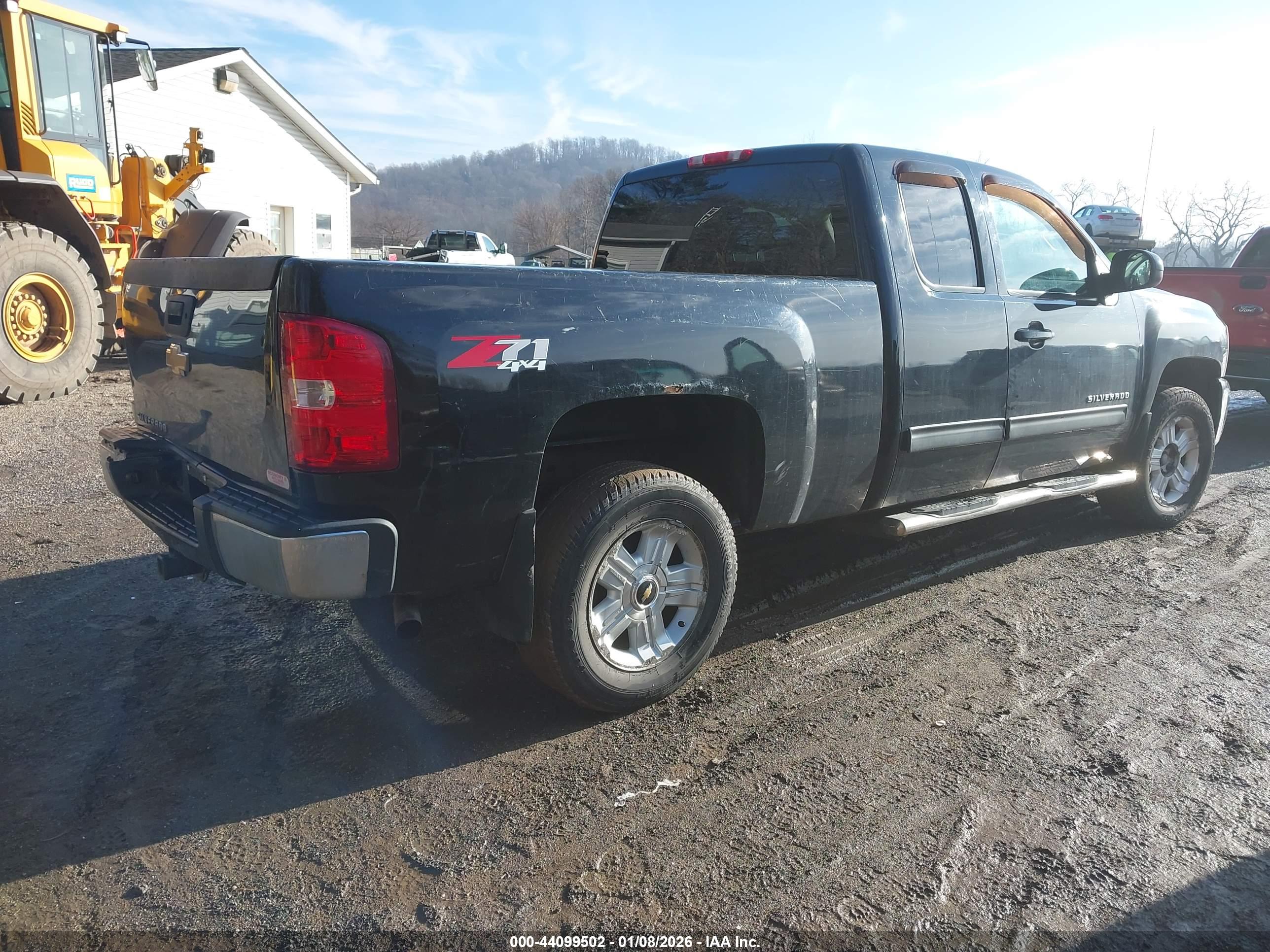 CHEVROLET SILVERADO image 4