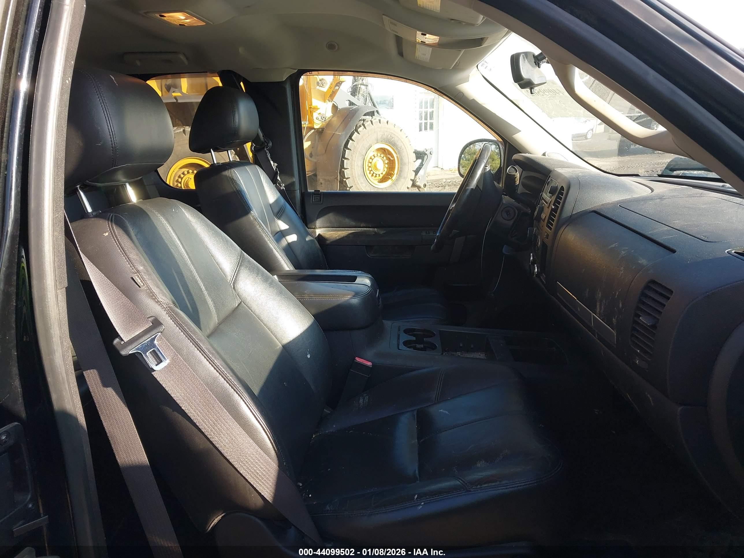 CHEVROLET SILVERADO image 5