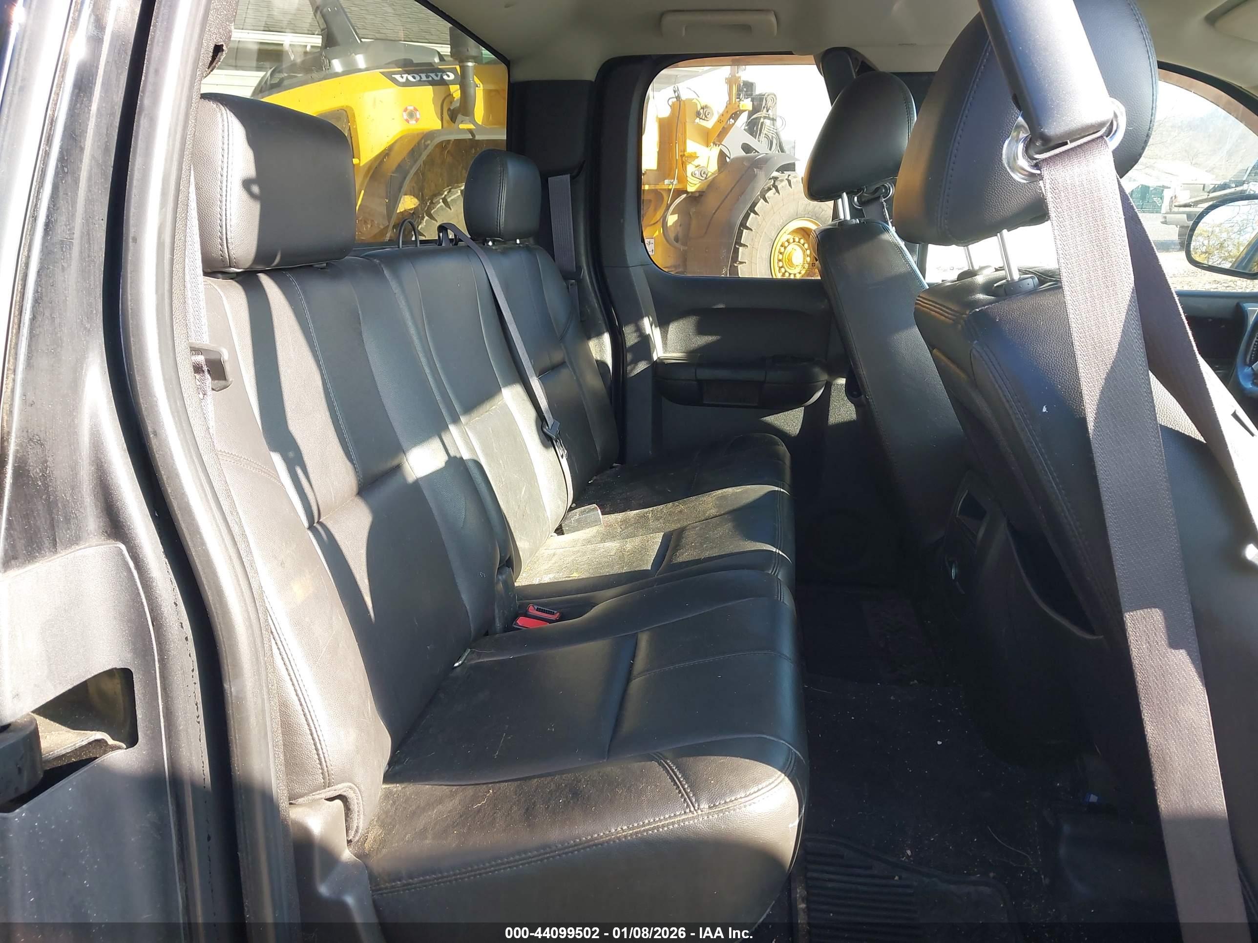 CHEVROLET SILVERADO image 8