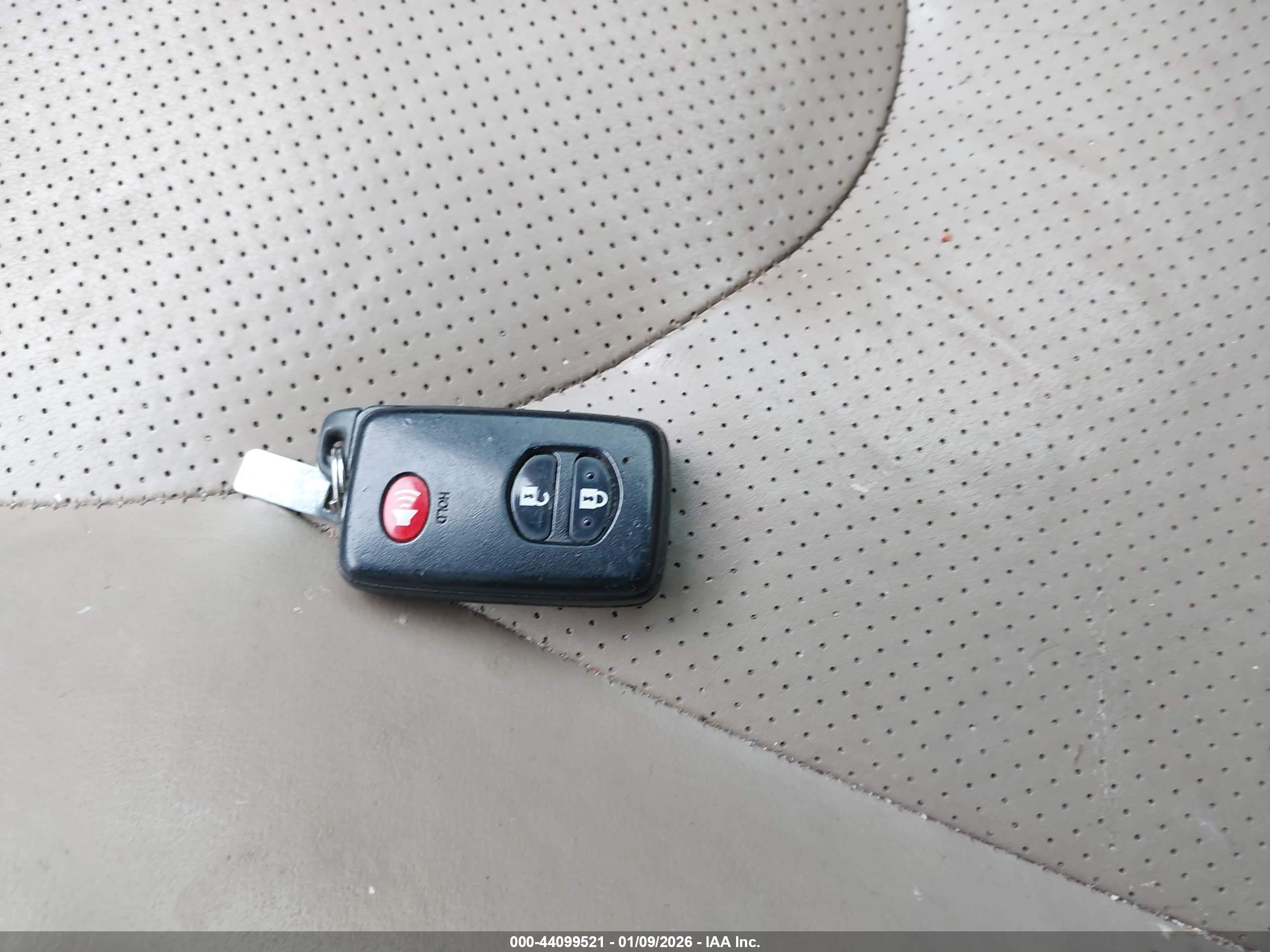 TOYOTA RAV4 image 11