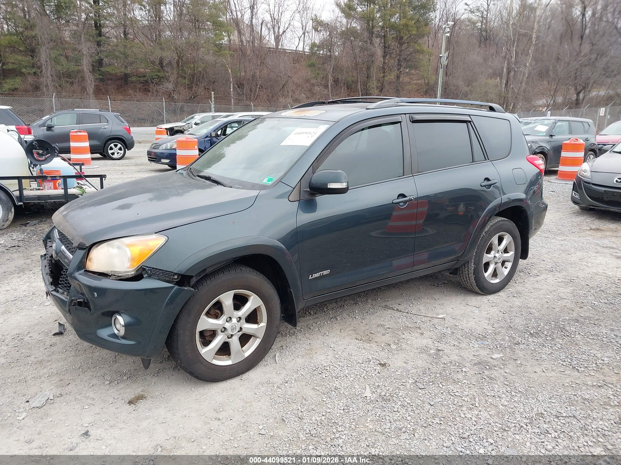 TOYOTA RAV4 image 2