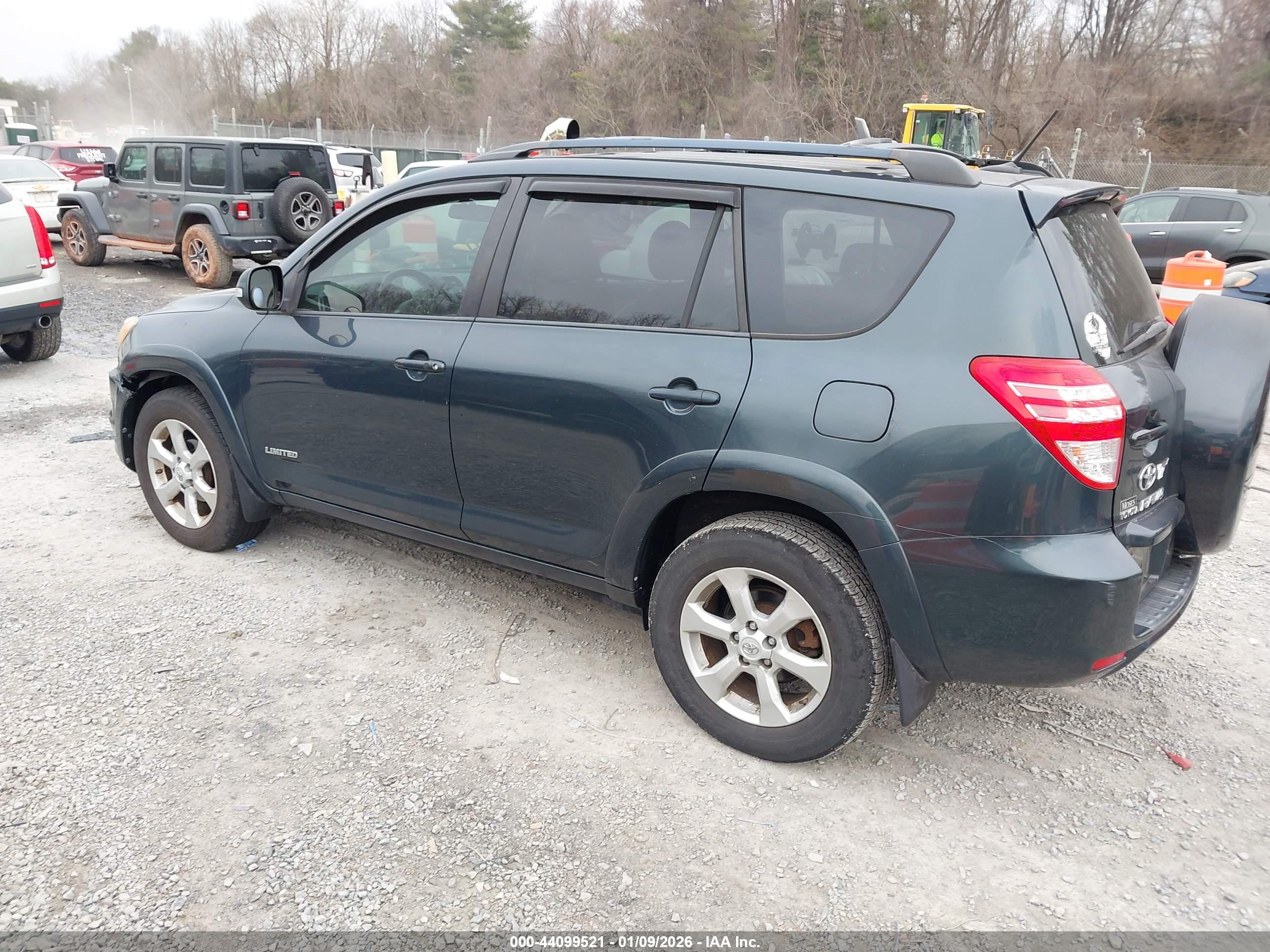 TOYOTA RAV4 image 3