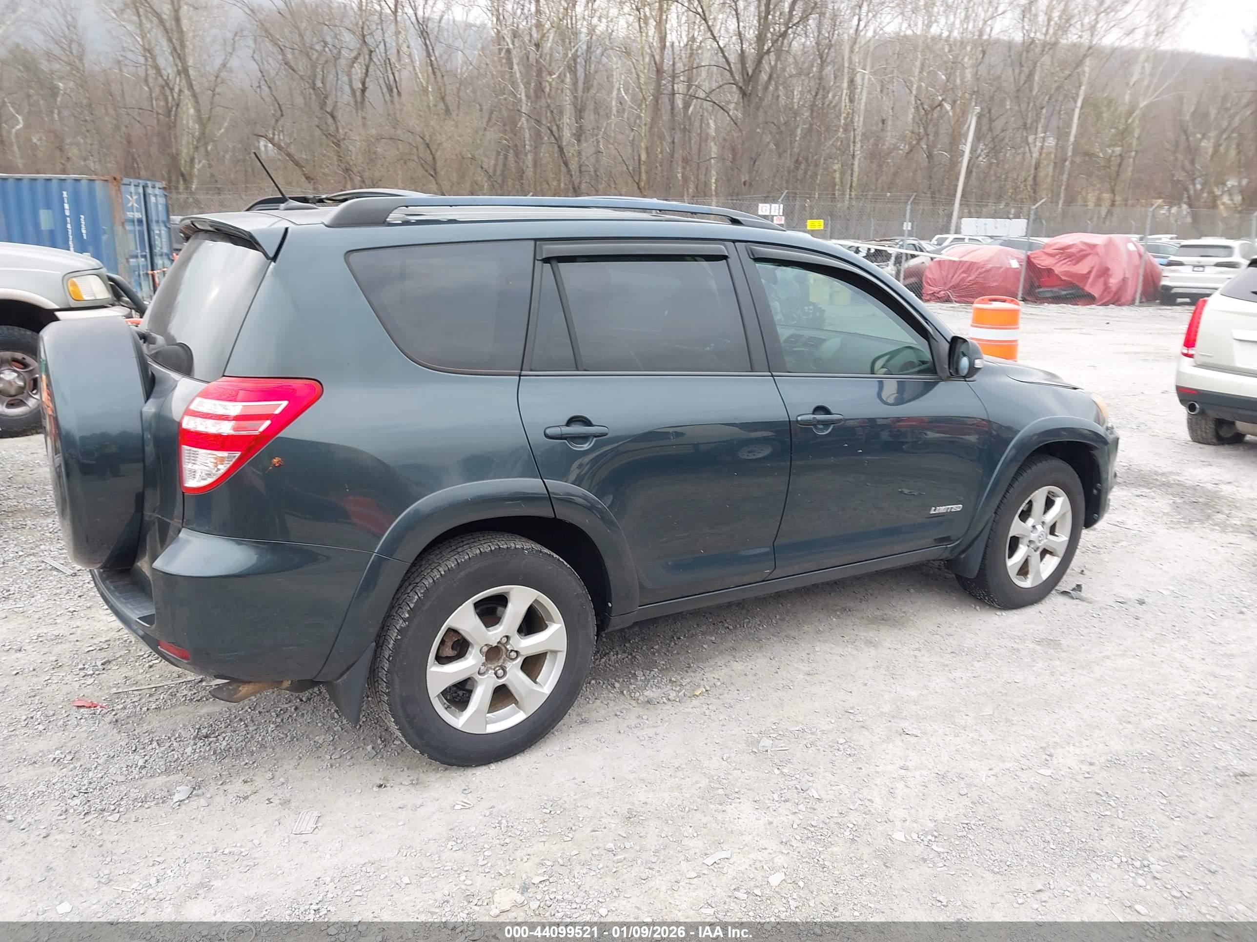 TOYOTA RAV4 image 4
