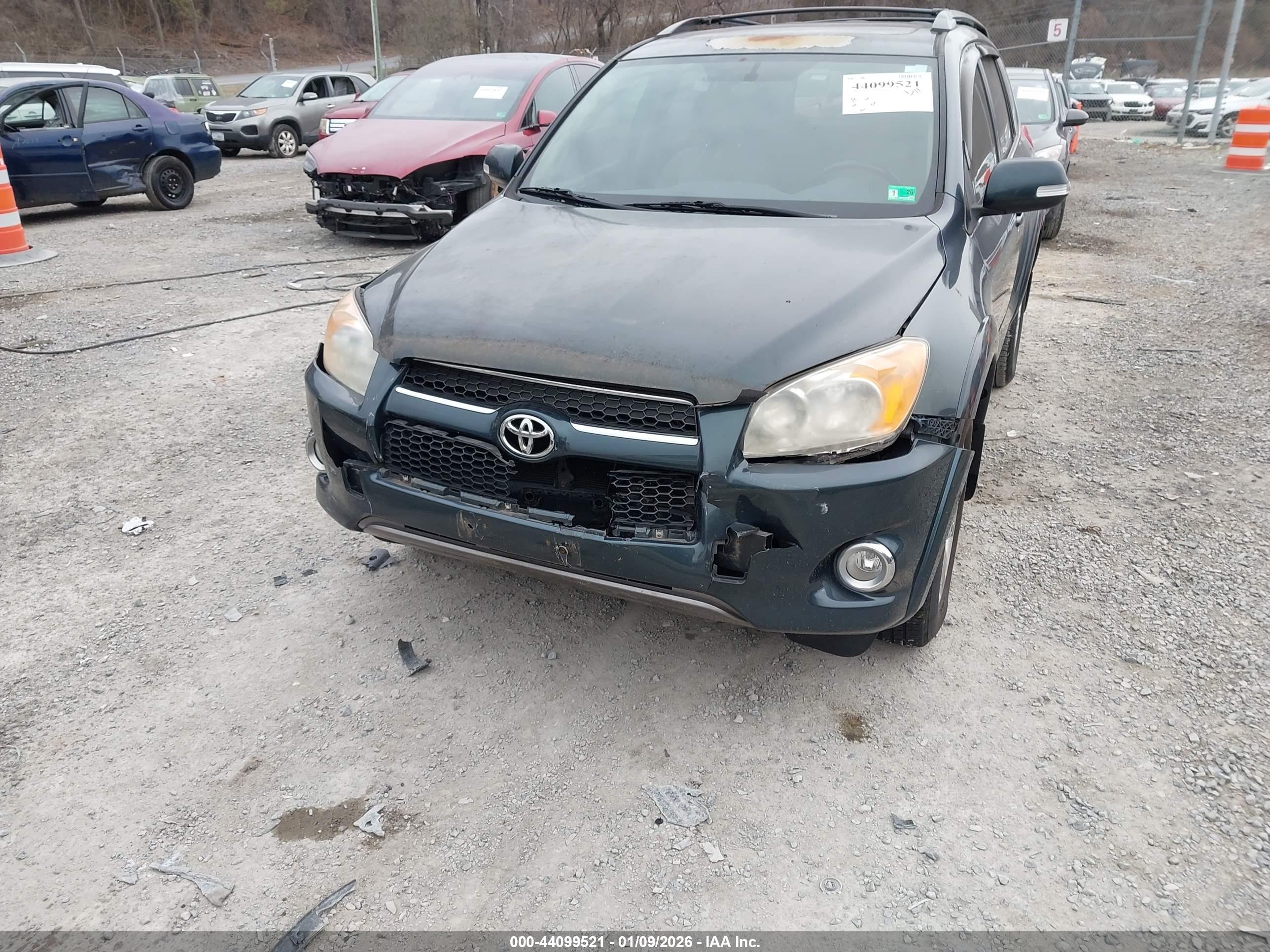 TOYOTA RAV4 image 6