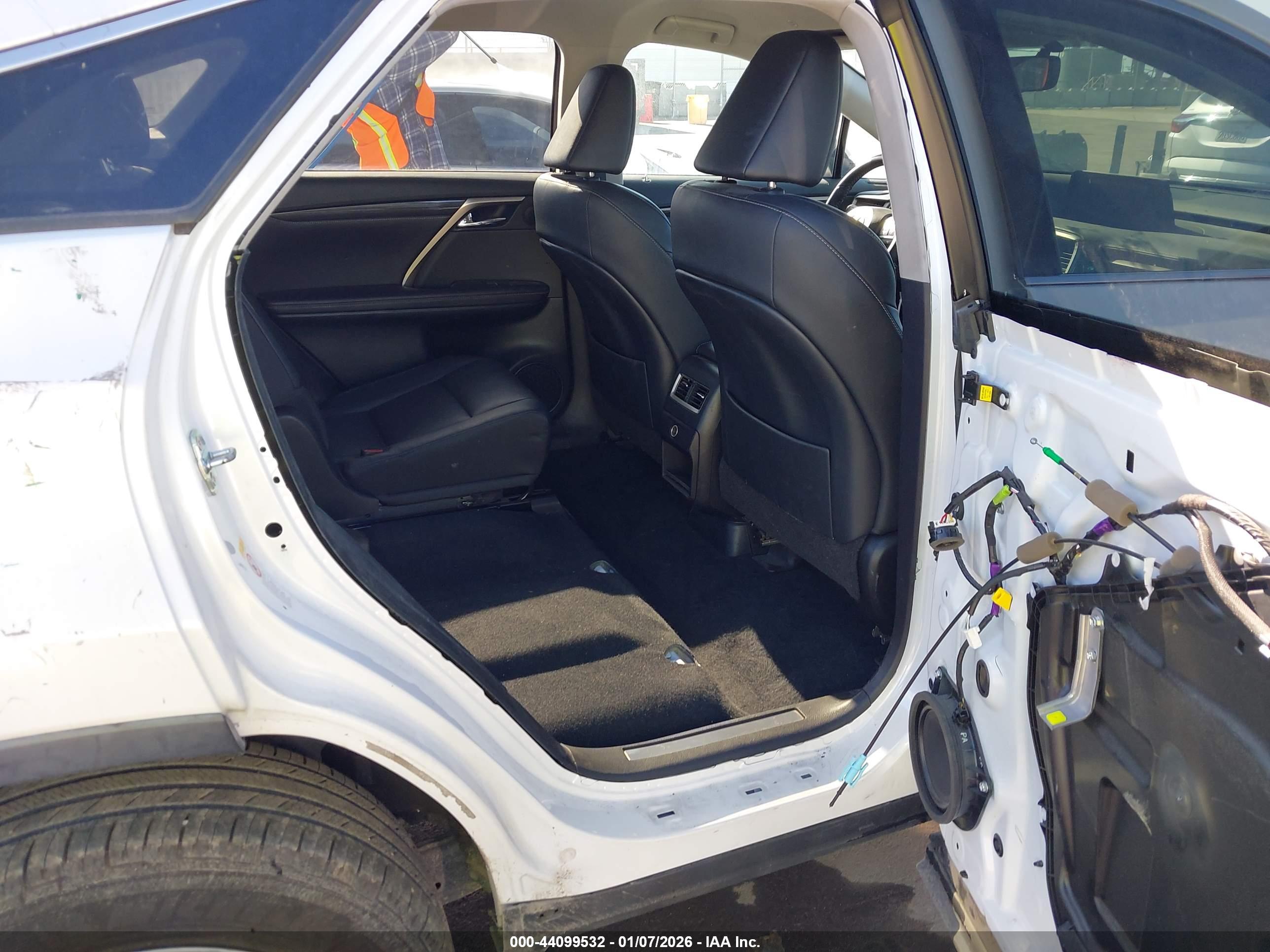 LEXUS RX image 8
