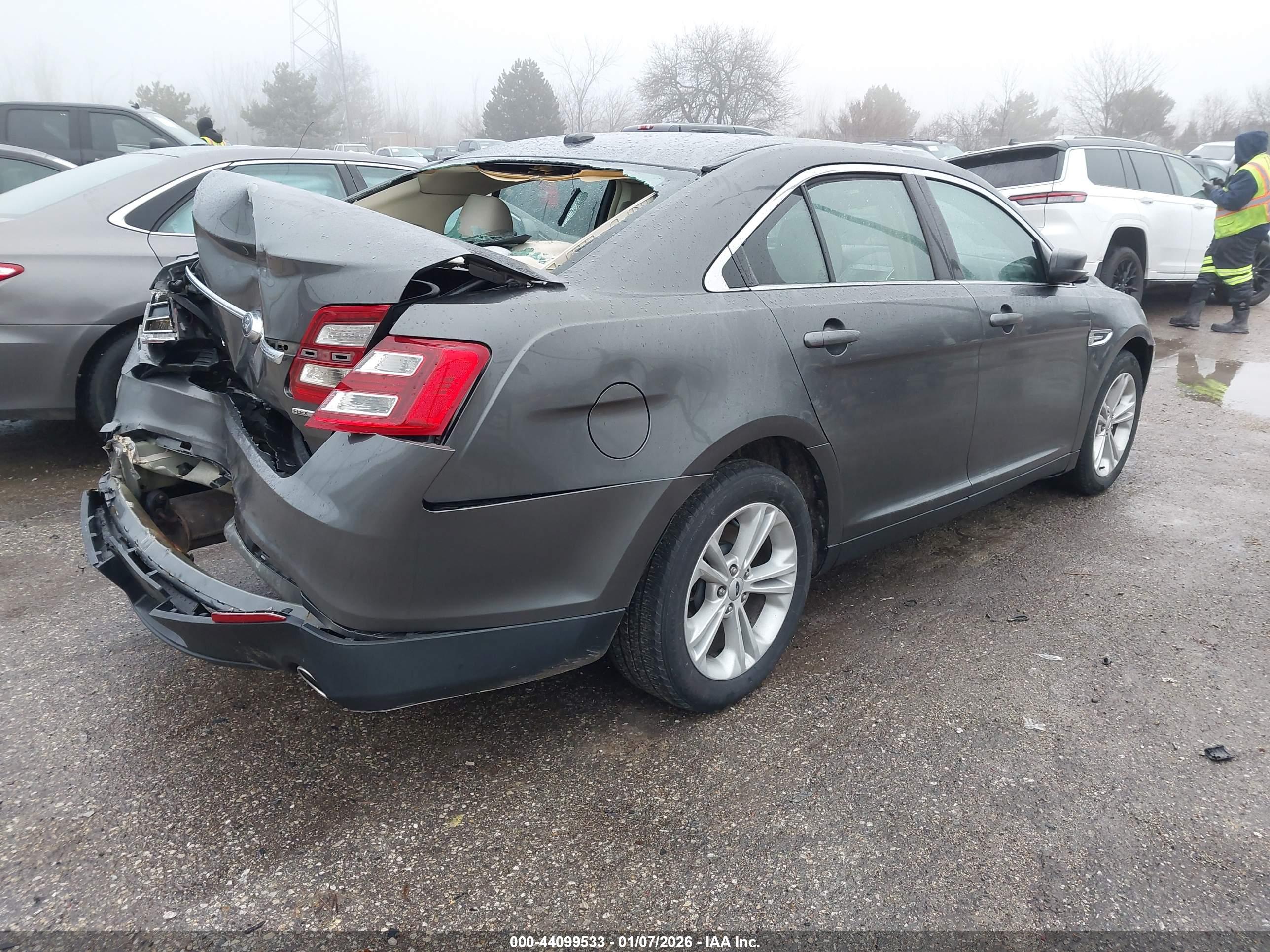 FORD TAURUS image 4