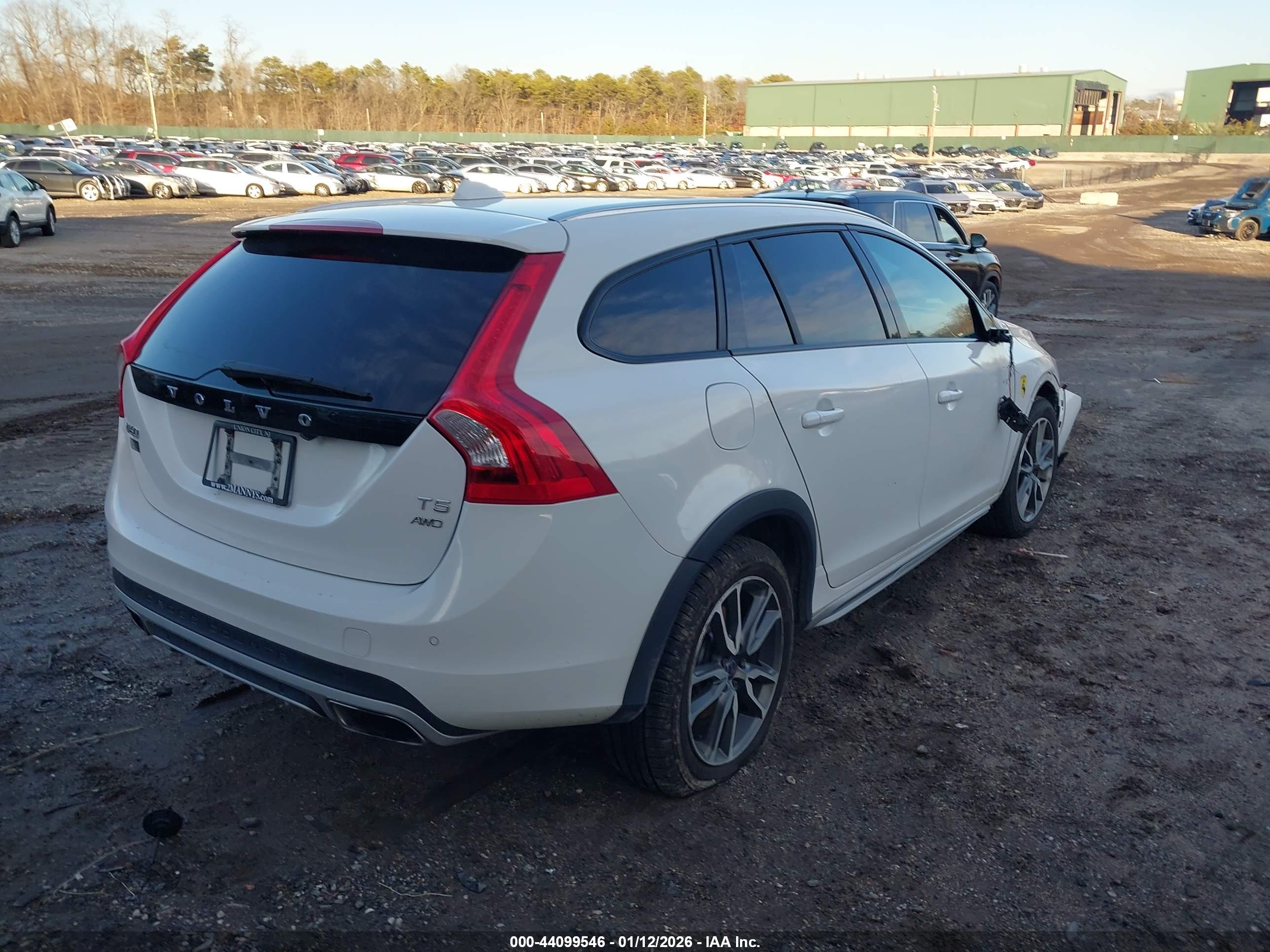 VOLVO V60 image 4