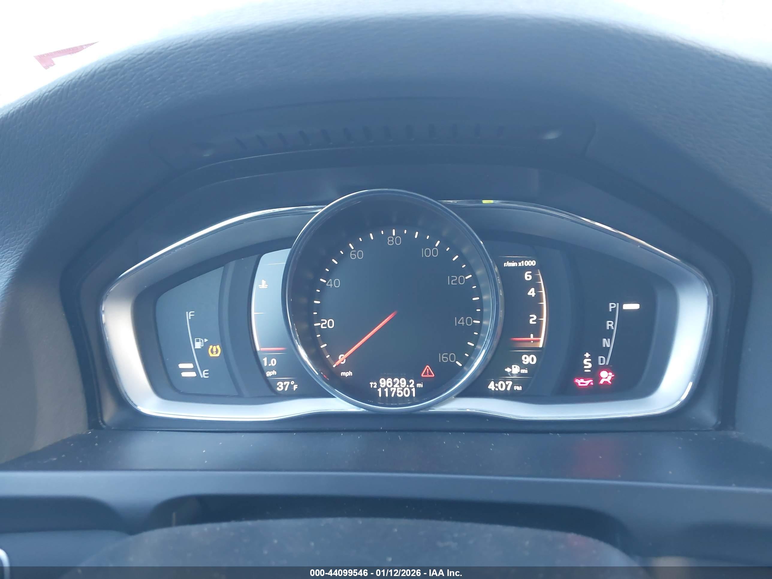 VOLVO V60 image 7