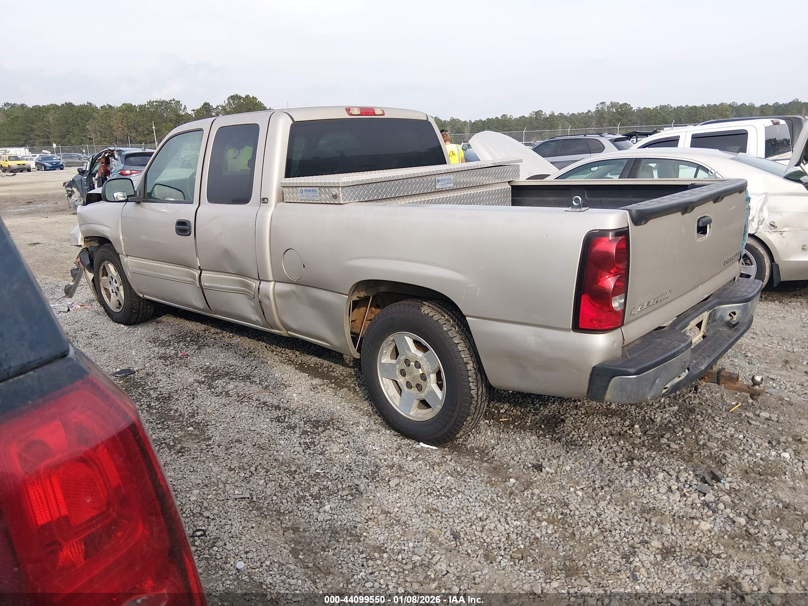 CHEVROLET SILVERADO image 3